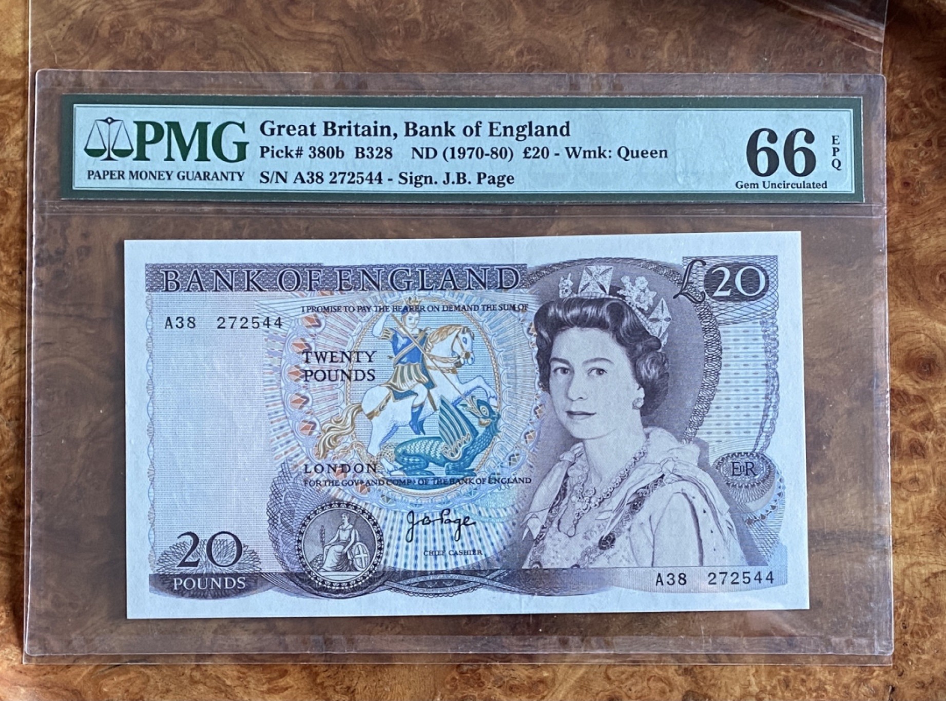 得物拍卖 Chase Auction  第2期 - -世界纸币精粹（二） 1970年英国D序列20英镑，PMG66分，女王水印！正面伊丽莎白二世，背面莎士比亚及代表作《罗米欧与朱丽叶》场景！