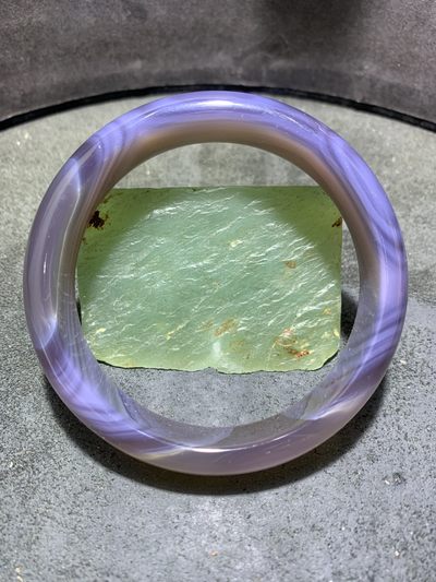 精美紫罗兰玉髓手镯一只， - 精美紫罗兰玉髓手镯一只，