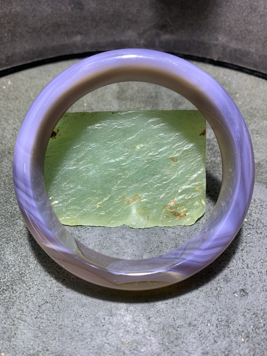 精美紫罗兰玉髓手镯一只，