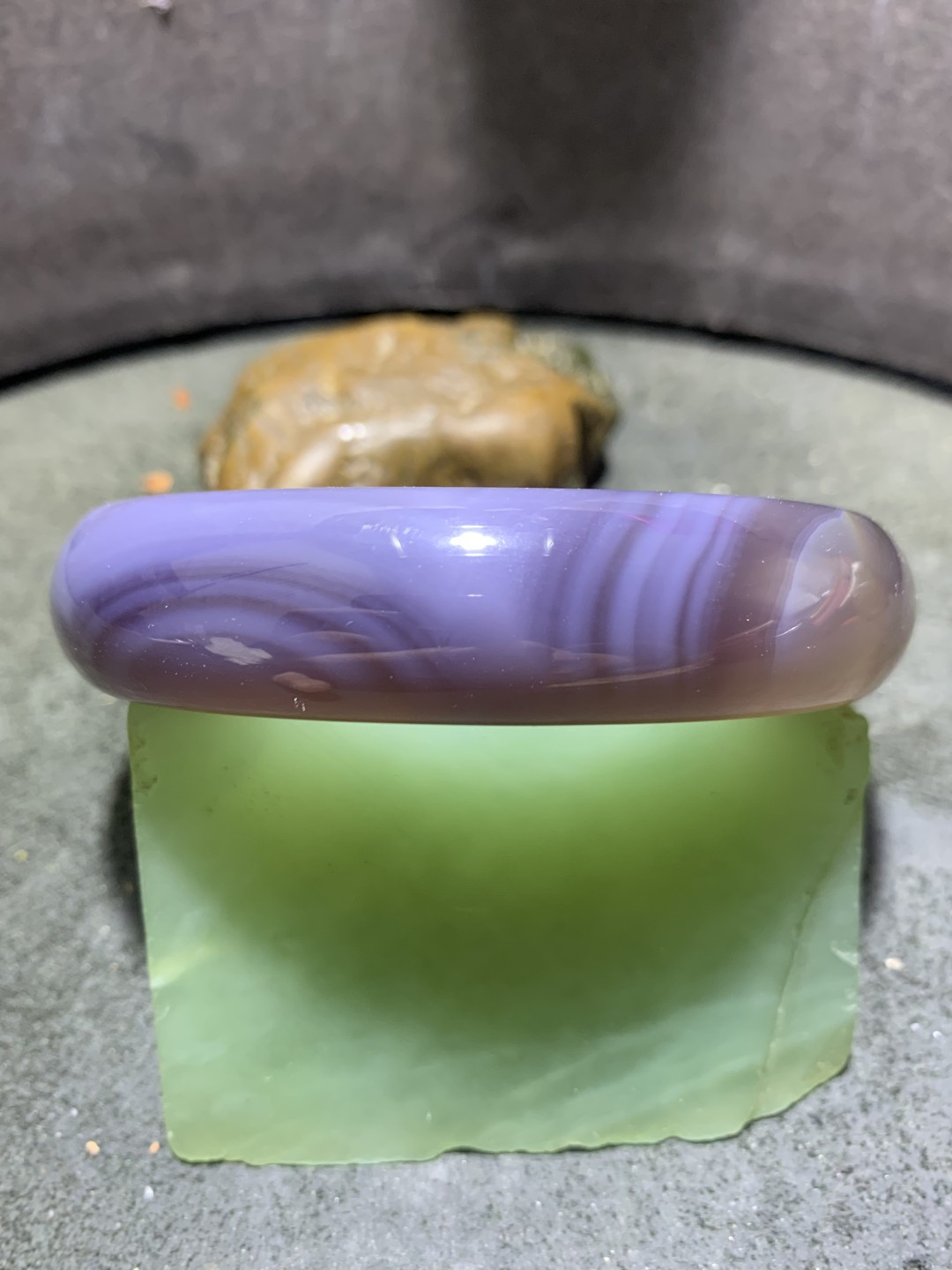 精美紫罗兰玉髓手镯一只，