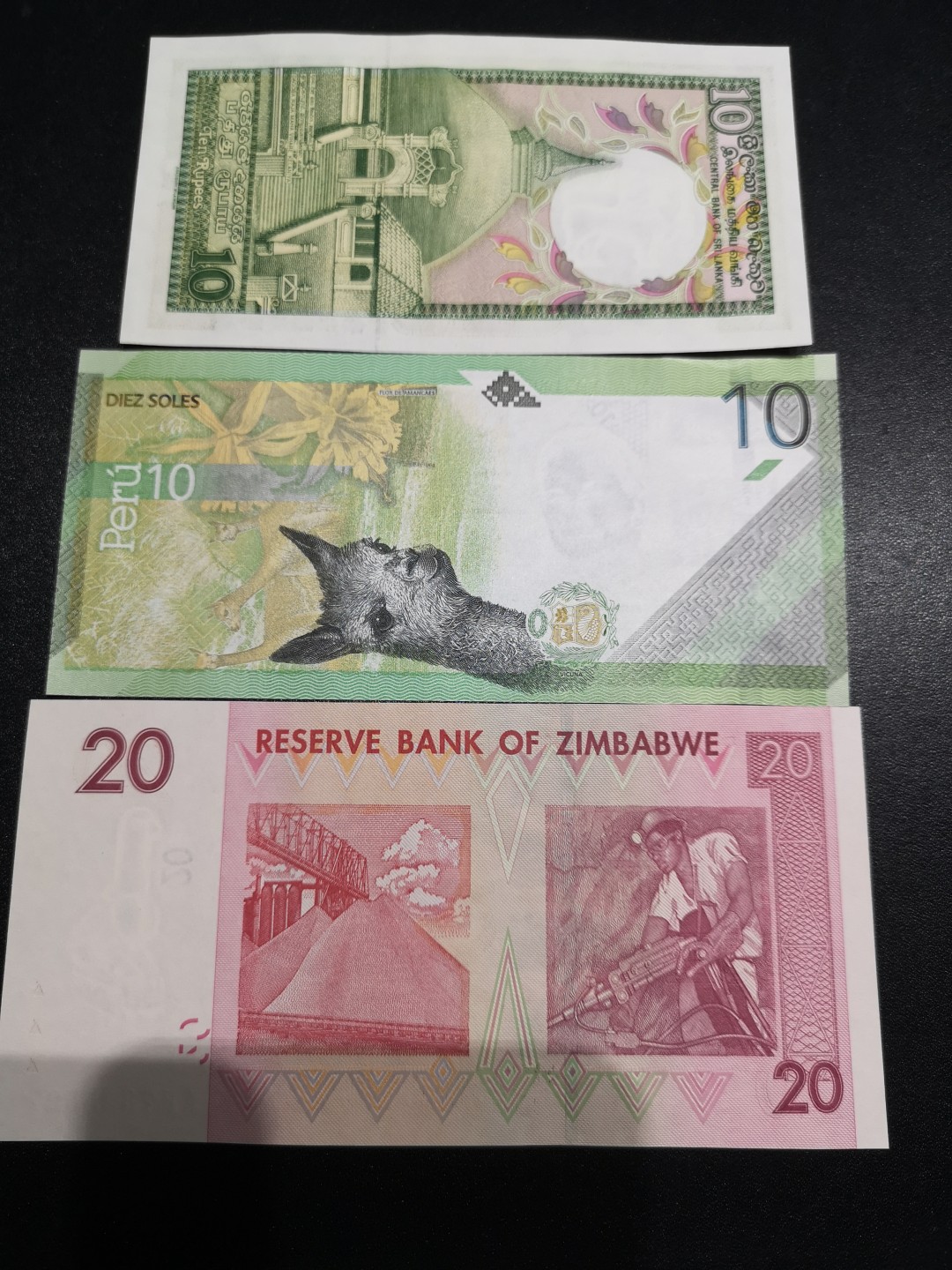 《外钞收藏家》第一百六十六期拍卖（本期89件） 斯里兰卡90年10、秘鲁2019年10索尔、20津巴布韦 三张一起 全新 斯里兰轻微潮