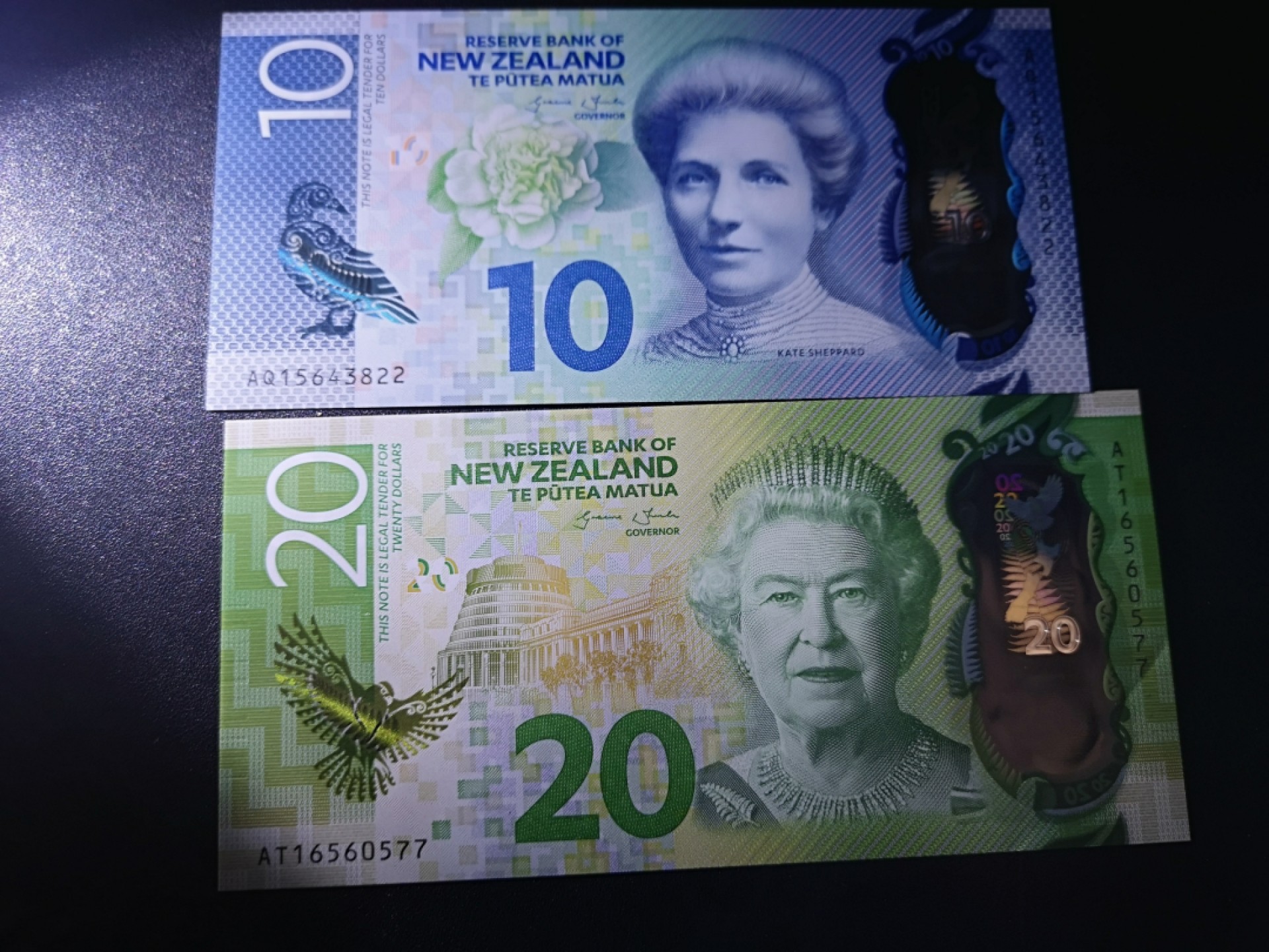 《外钞收藏家》第一百六十六期拍卖（本期89件） 新西兰10、20刀 两张一起 全新UNC