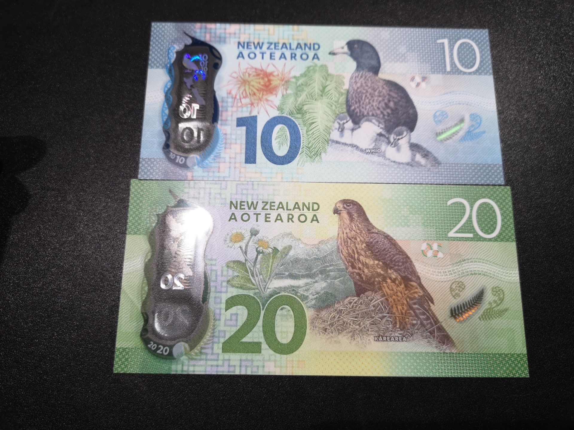 《外钞收藏家》第一百六十六期拍卖（本期89件） 新西兰10、20刀 两张一起 全新UNC