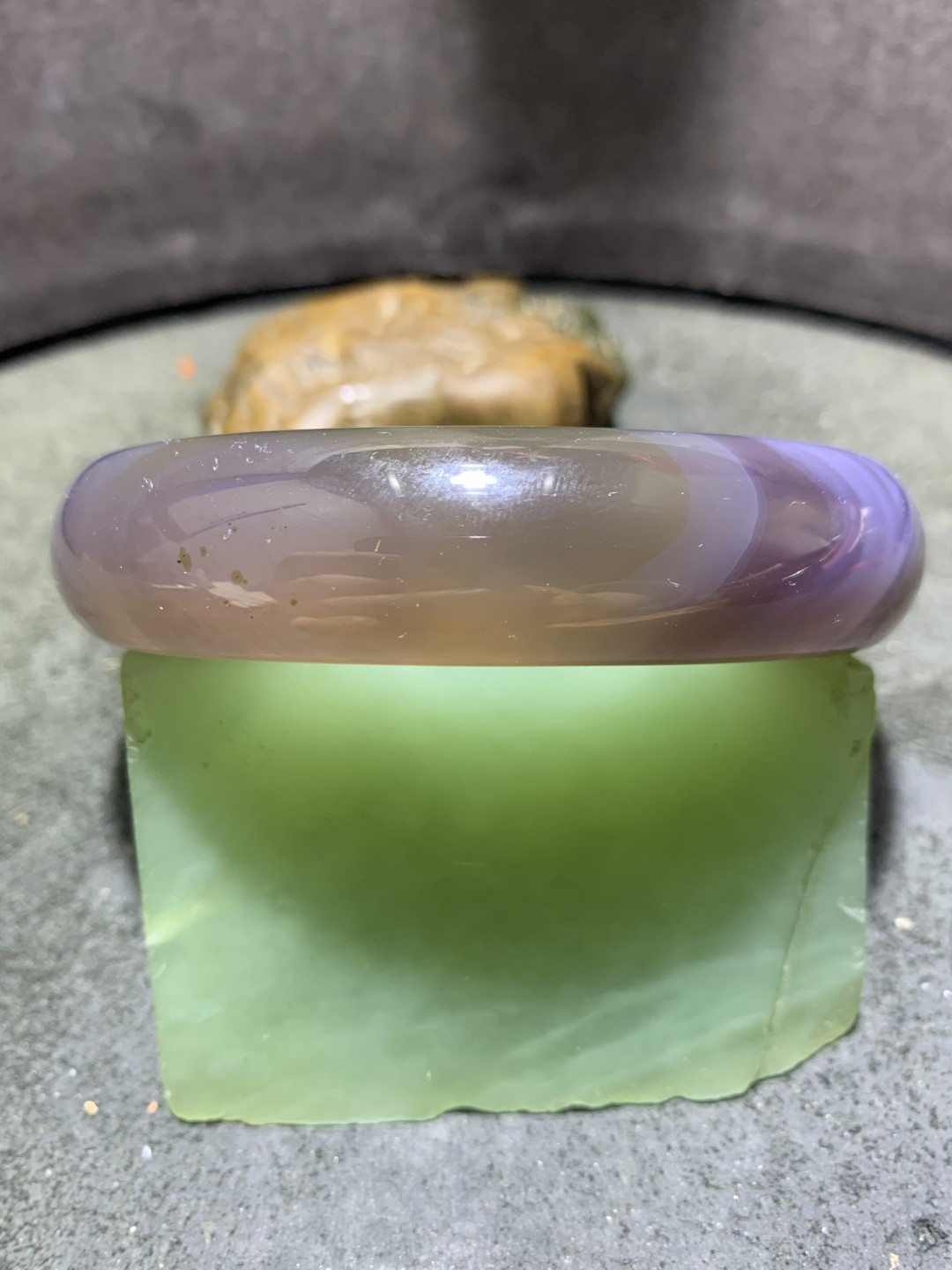 精美紫罗兰玉髓手镯一只，