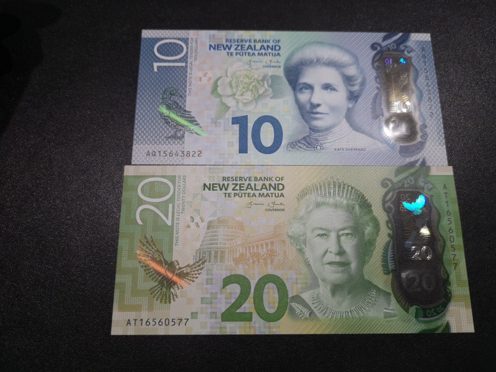 《外钞收藏家》第一百六十六期拍卖（本期89件） 新西兰10、20刀 两张一起 全新UNC