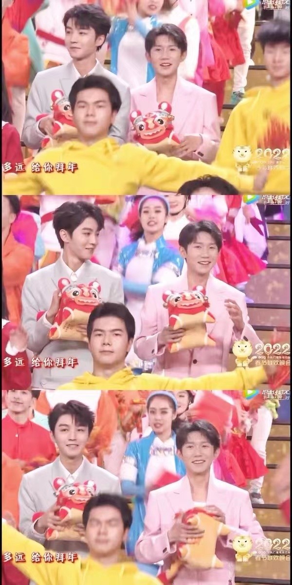 零元拍：2022壬寅年春节联欢晚会主持人撒贝宁、尼格买提、李思思、马凡舒，亲笔签名“生肖虎”！注：拍品只是一只，不是两只）哈哈哈，上次拍到小黄老斧的同学可千万别错过这只红老斧哦！正好可以配成一对。