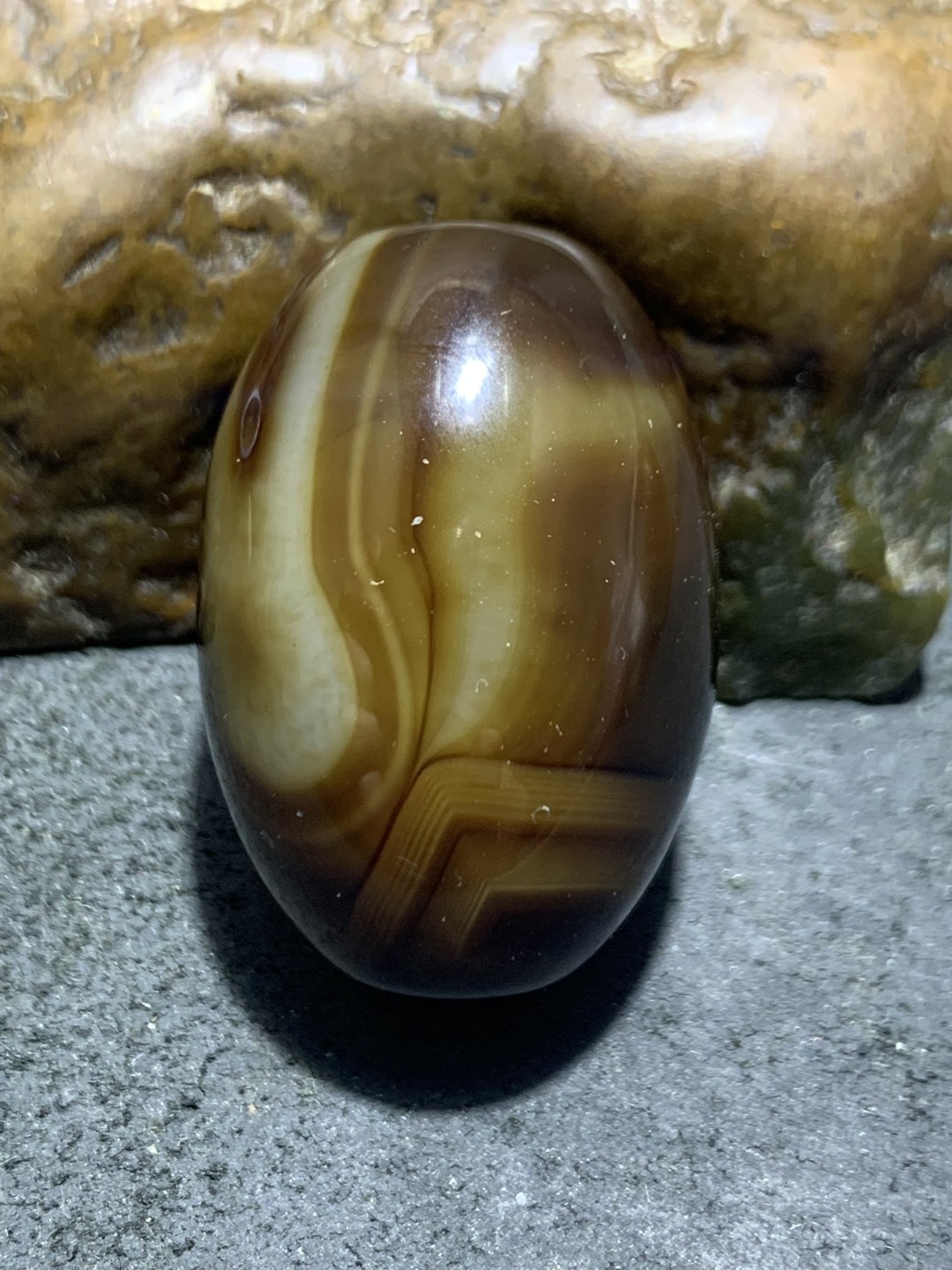 精美缠丝玛瑙大桶珠一个，