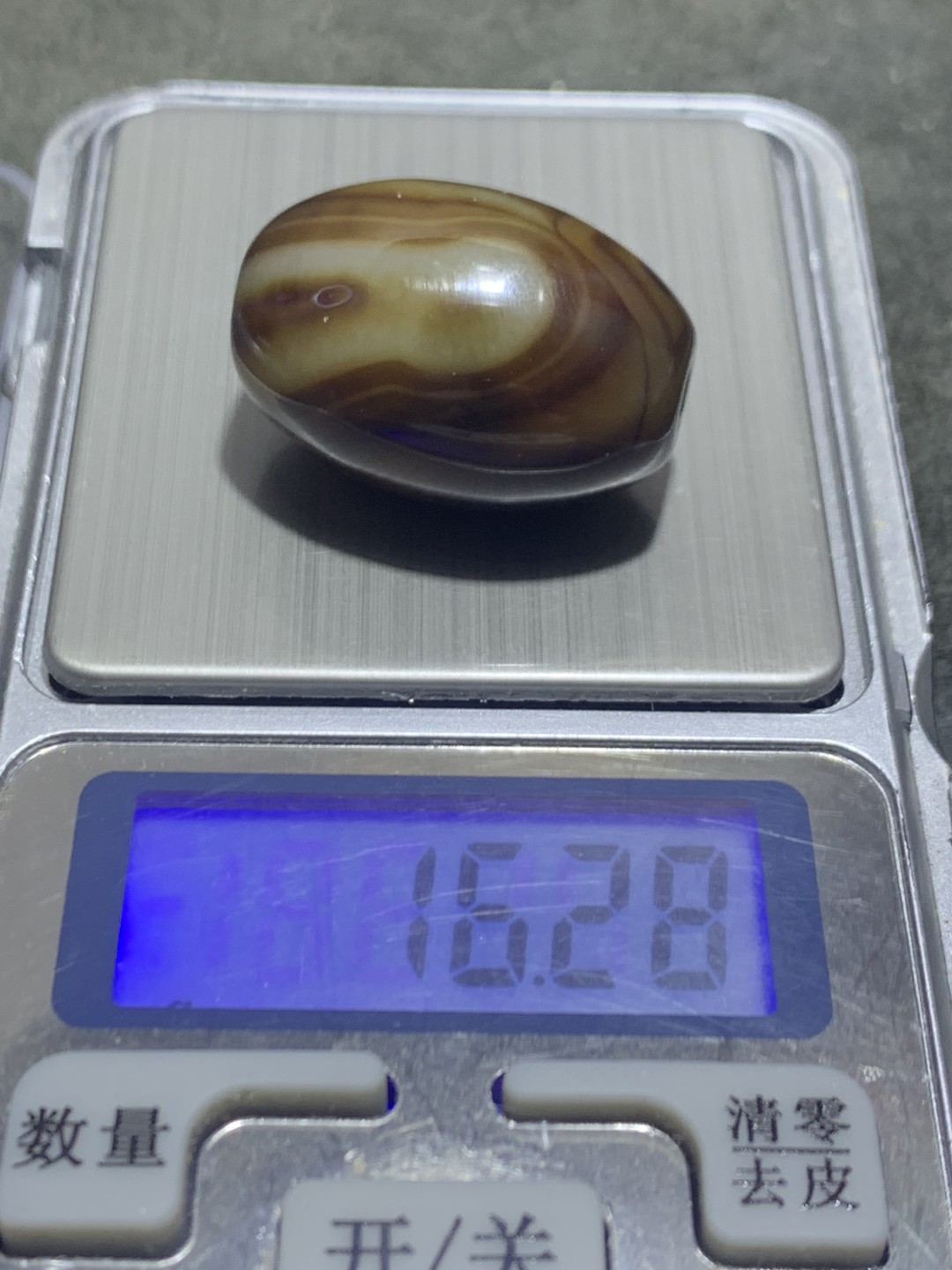 精美缠丝玛瑙大桶珠一个，
