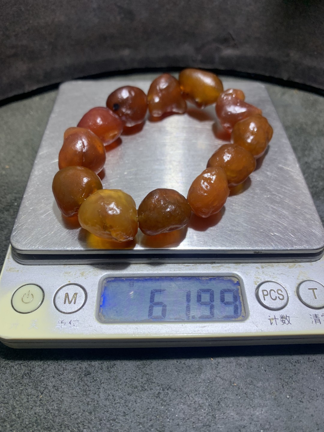精美天然戈壁阿拉善樱桃红手串一条 ，