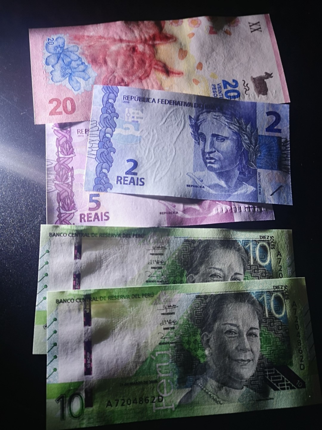 《外钞收藏家》第一百六十七期拍卖 五张精美纸币 全新UNC