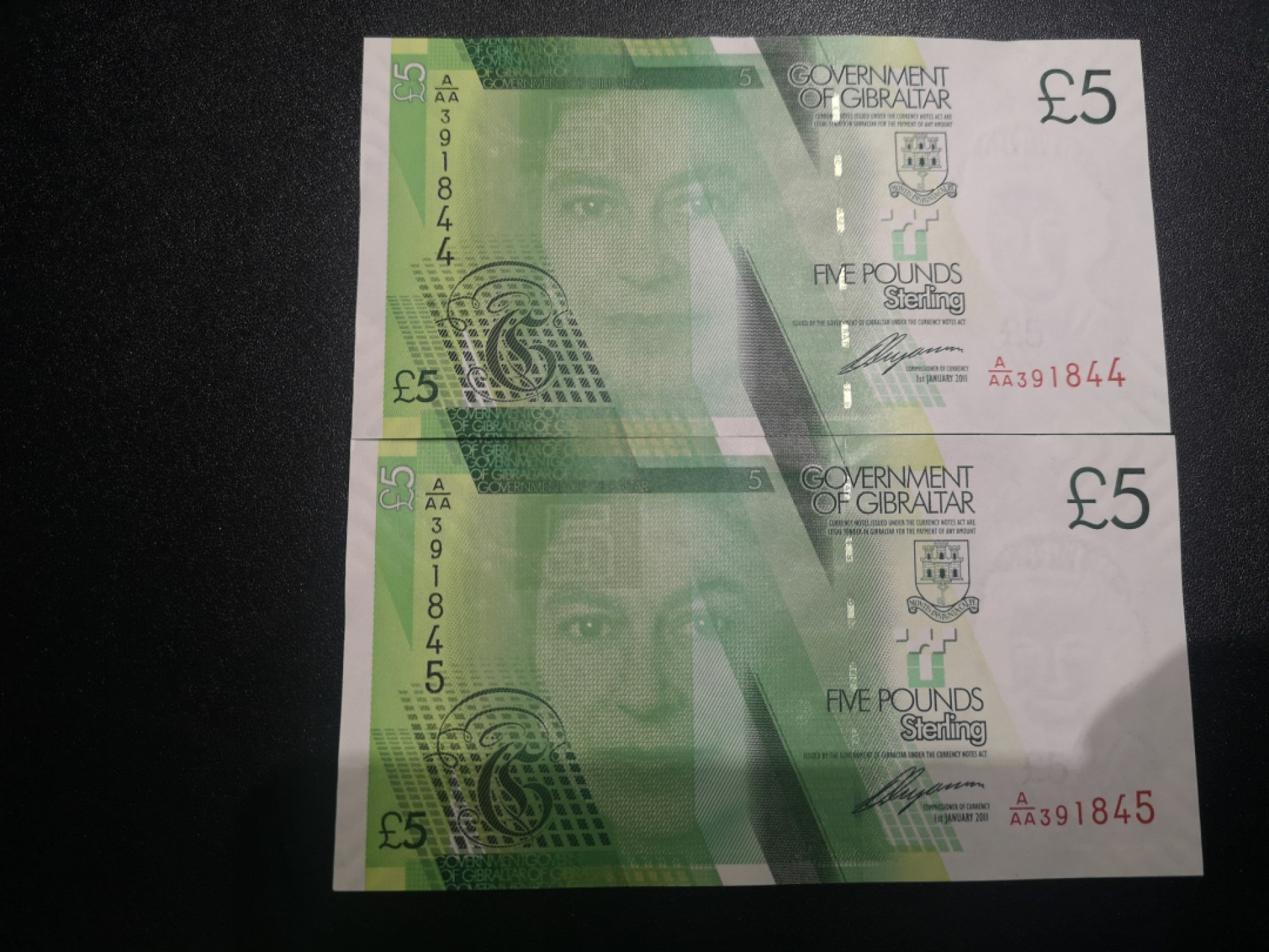 《外钞收藏家》第一百六十七期拍卖 2011直布罗陀5镑 两连号 AAA冠全新UNC