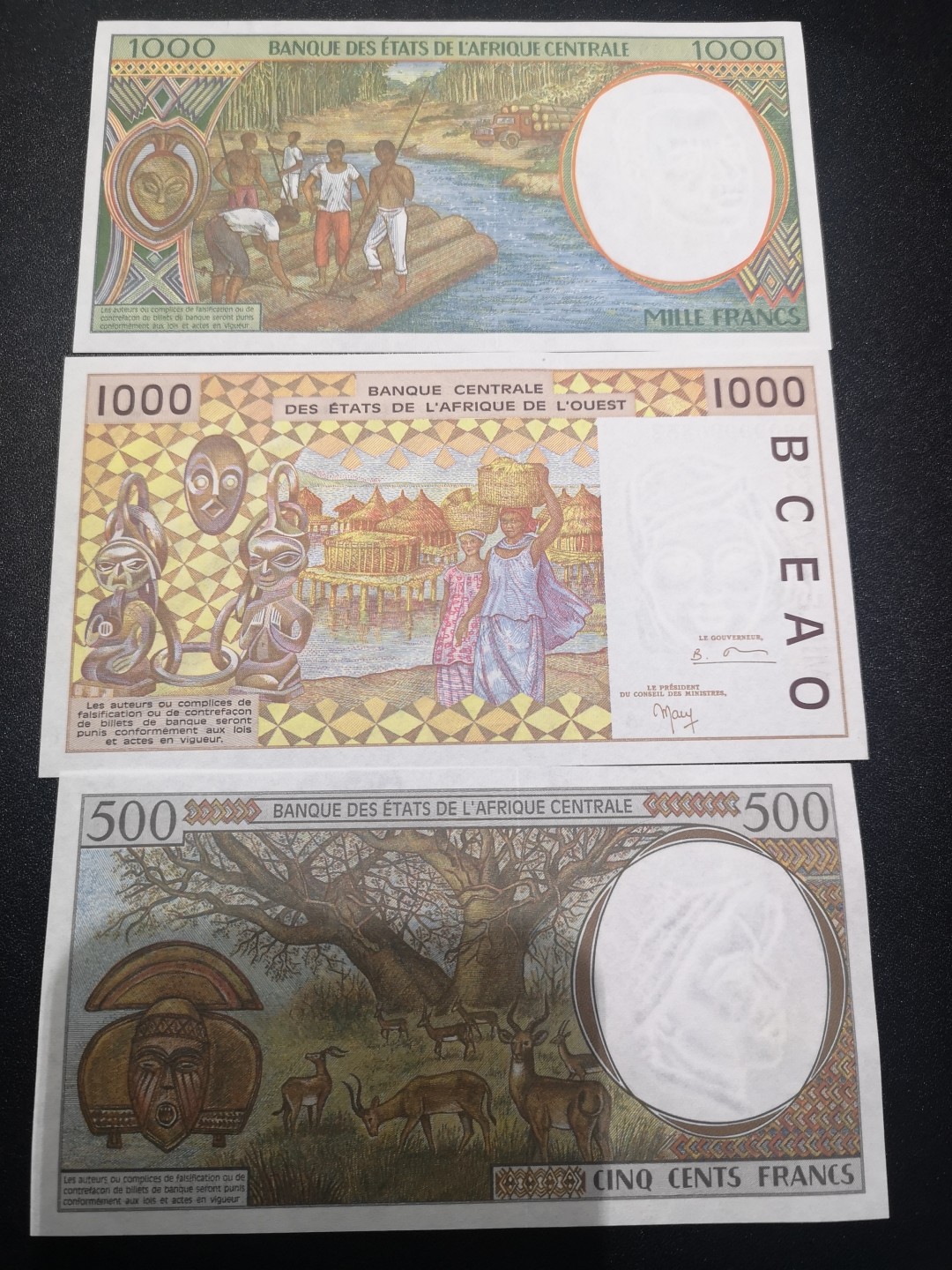 《外钞收藏家》第一百六十七期拍卖 三张精美法郎一起 全新UNC 