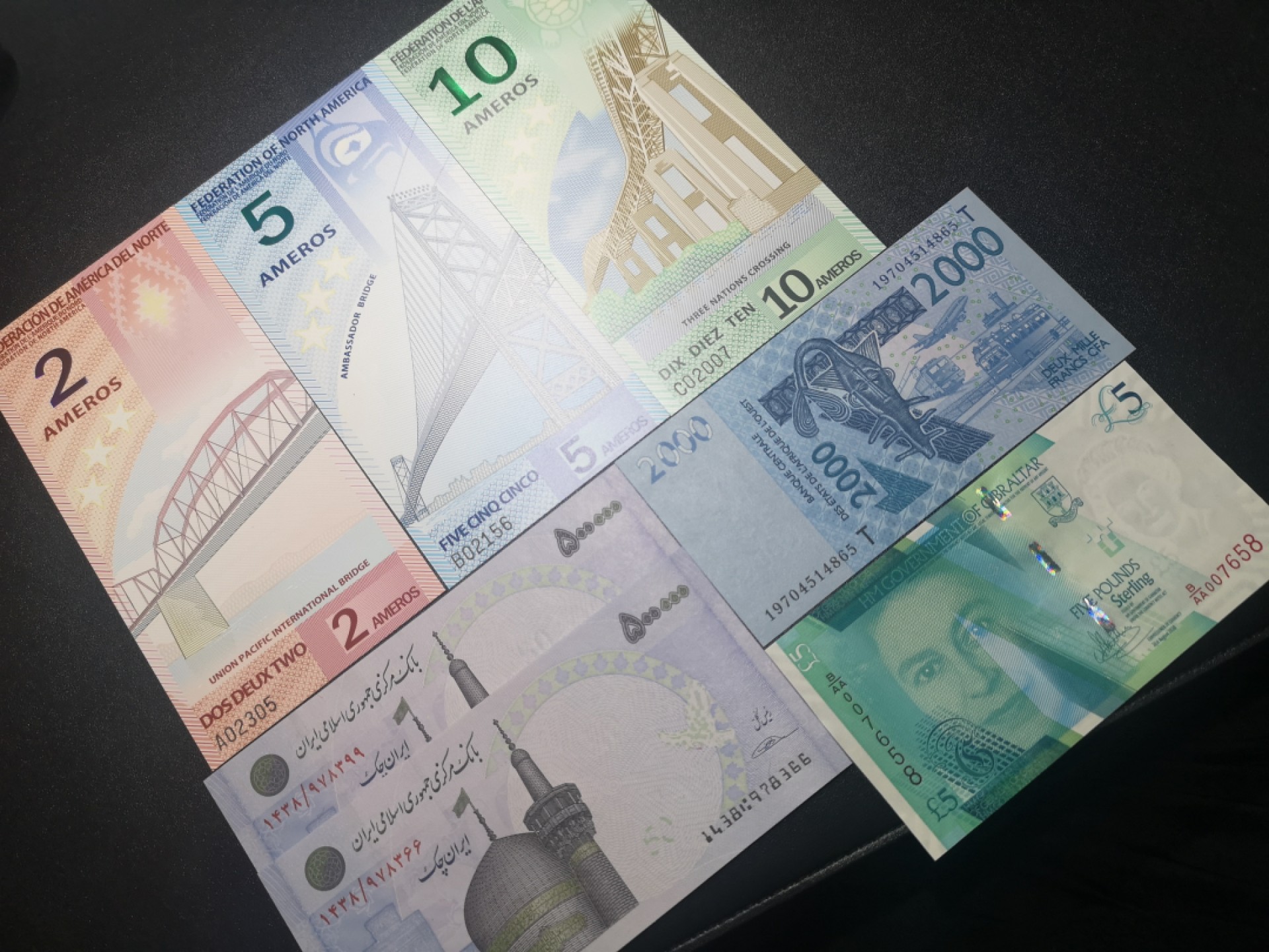 《外钞收藏家》第一百六十七期拍卖 七张精美纸币 一起 全新UNC 