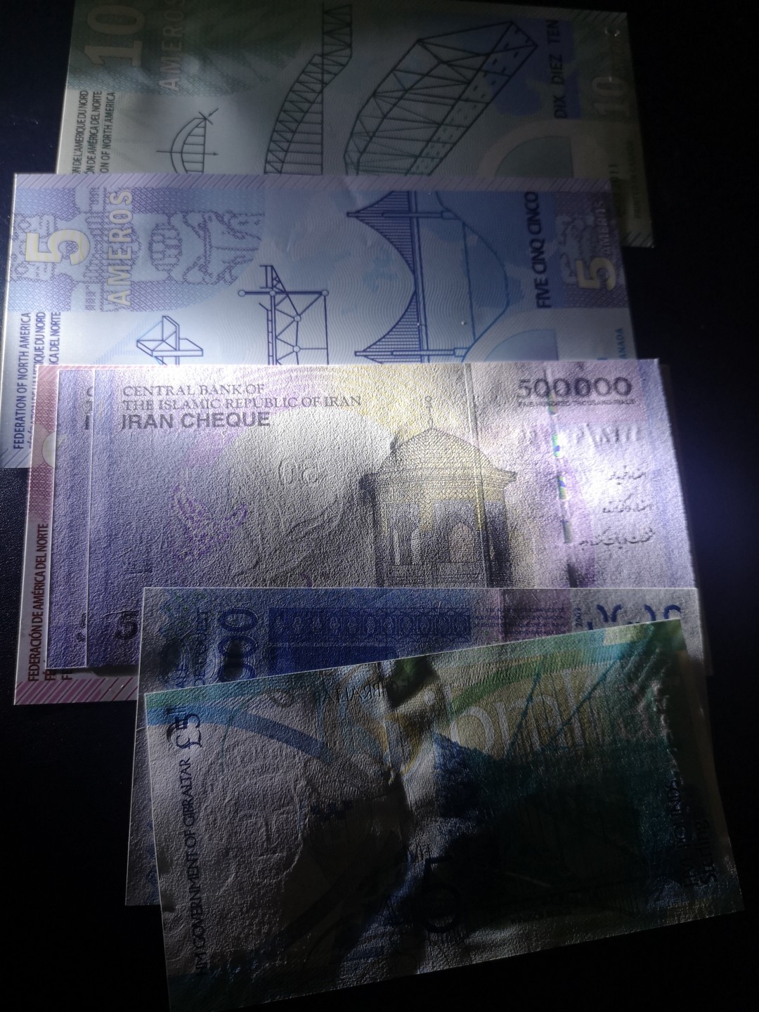 《外钞收藏家》第一百六十七期拍卖 七张精美纸币 一起 全新UNC 