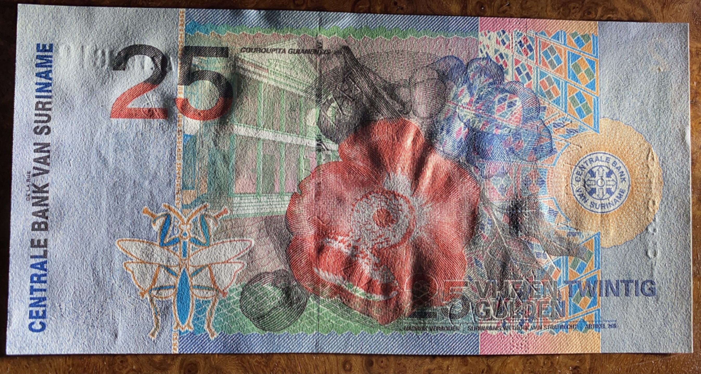 得物拍卖 Chase Auction  第2期 - -世界纸币精粹（二） 苏里南花鸟版小全套5张，全新UNC！雕刻绝对一流，双面凹印，凸凹感非常好！连小面值也双面雕刻的如此精致！值得收藏！
