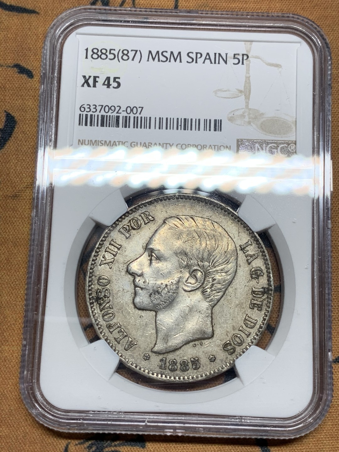 《竞宝斋》第34，35场-本周日，周一2场连拍（全场顺丰包邮） NGC-XF45 西班牙 1885年 阿方索十二世 双柱5比塞塔 大银币 胡子清晰 状态很好 个人看到53-55的分