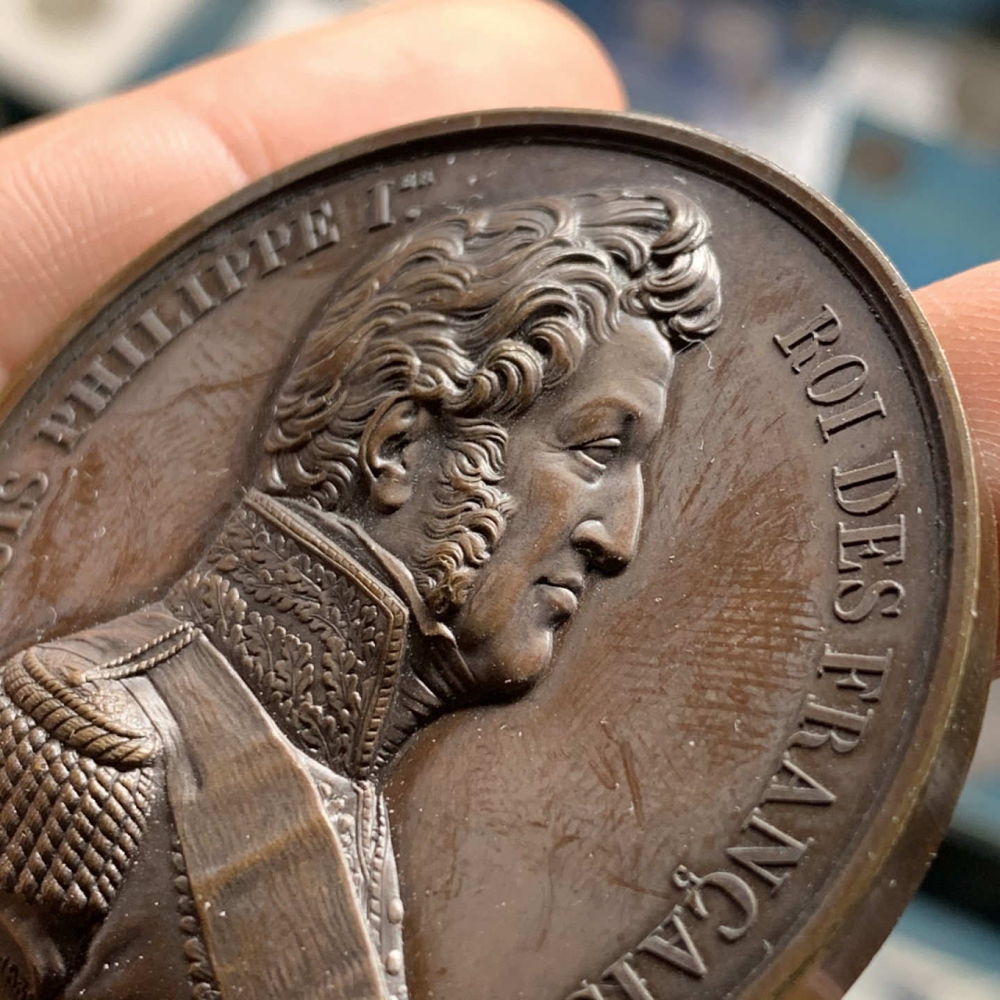 《竞宝斋》第34，35场-本周日，周一2场连拍（全场顺丰包邮） 法国1830年路易斯菲利普一世高浮雕纪念比利时独立大铜章