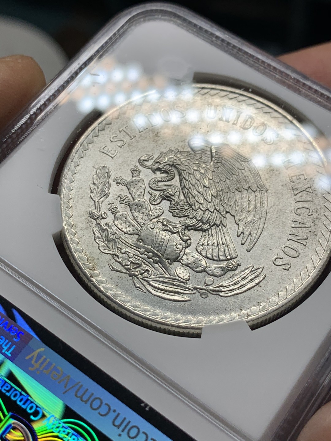 《竞宝斋》第34，35场-本周日，周一2场连拍（全场顺丰包邮） NGC-MS63 墨西哥 1947年 印第安人头像 5比索 粉光大银币 非常漂亮 最近也涨的凶的品种