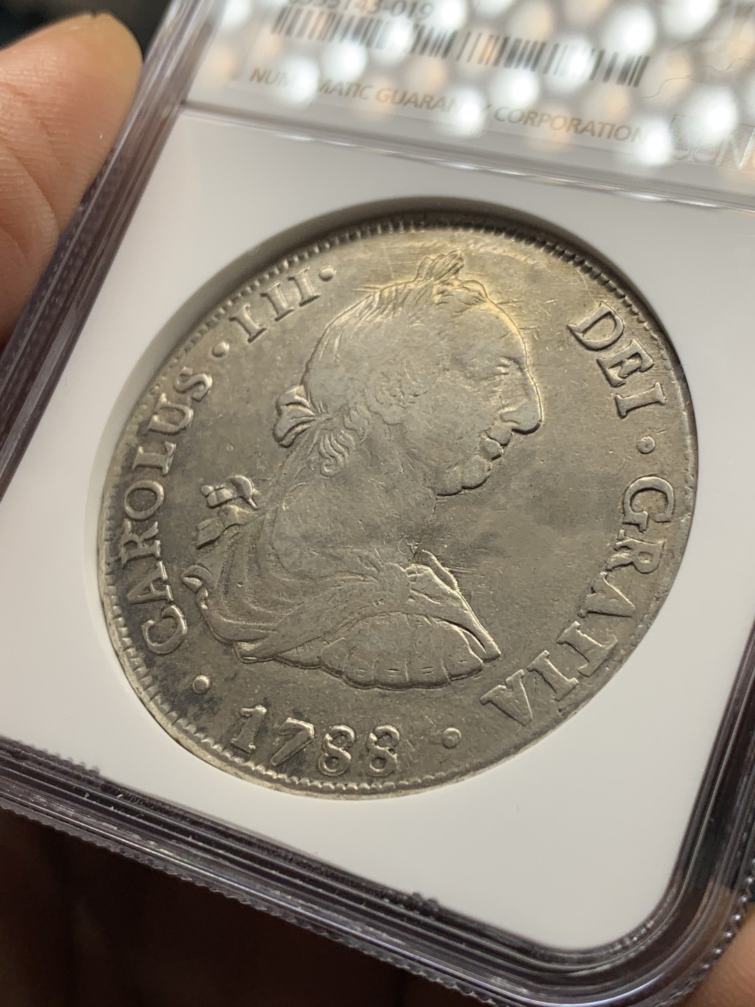 《竞宝斋》第34，35场-本周日，周一2场连拍（全场顺丰包邮） NGC 评级 玻利维亚 1788年 卡三 8里亚尔 双柱银币 超大直径