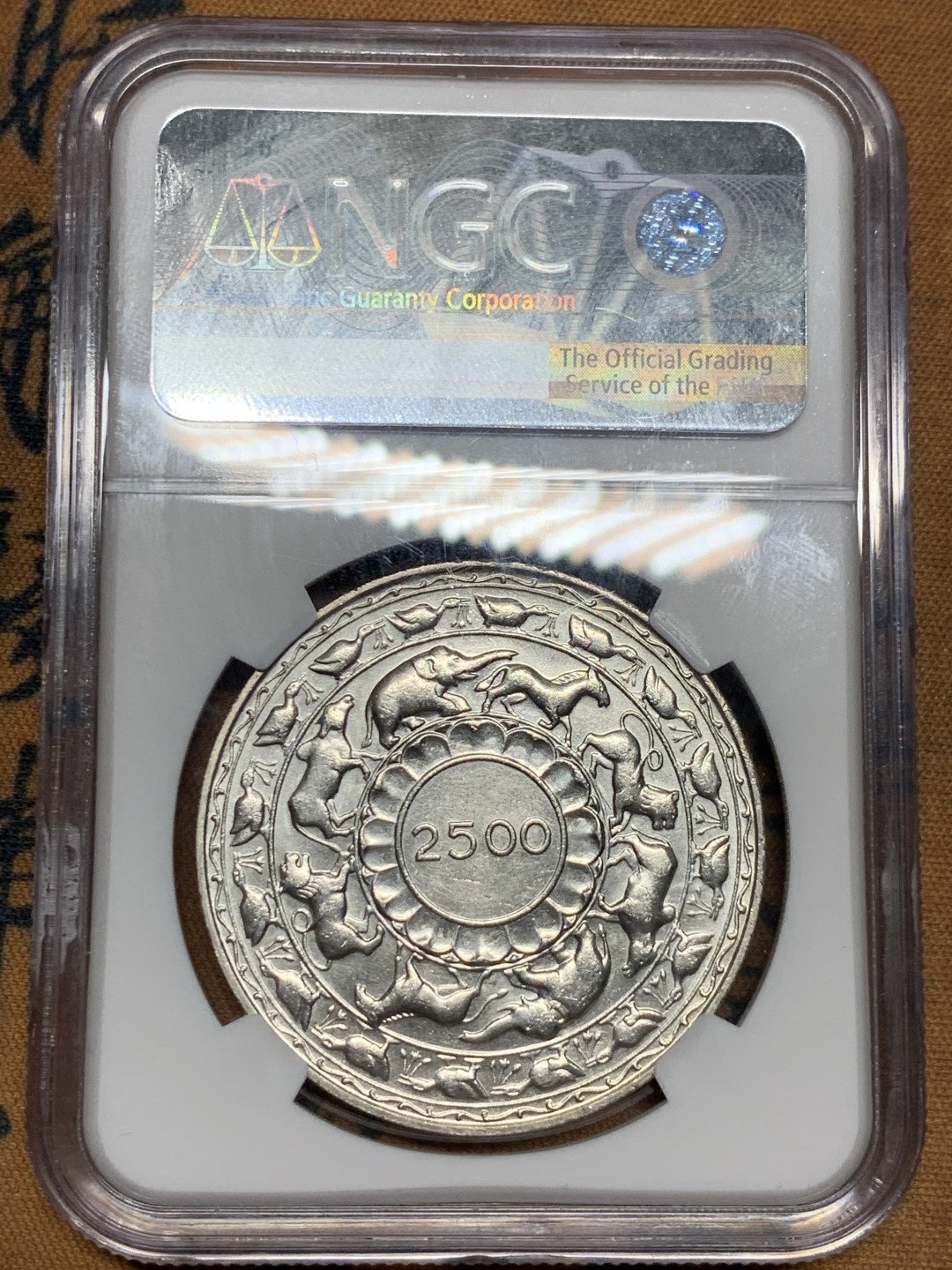 《竞宝斋》第34，35场-本周日，周一2场连拍（全场顺丰包邮） 1957年锡兰佛教2500周年5R银币 MS65 高分原光 品相难得 涨价品种 之前64分成交1500+