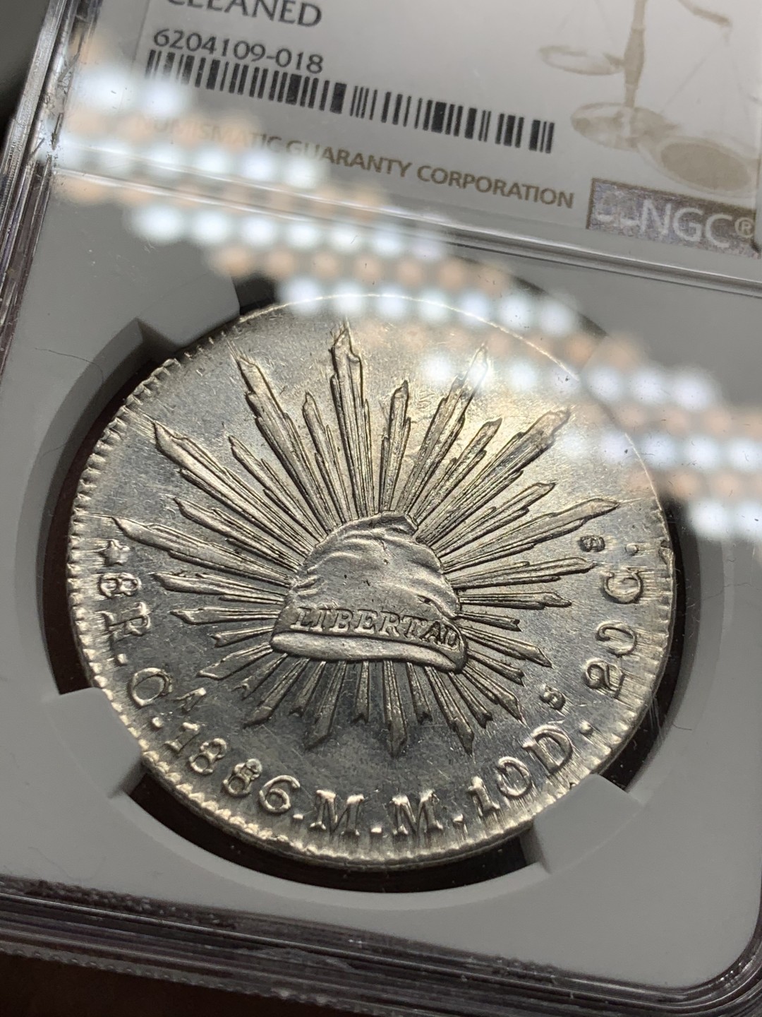 《竞宝斋》第34，35场-本周日，周一2场连拍（全场顺丰包邮） NGC-UNCD  1886 墨西哥鹰洋 8 里亚尔 奇瓦瓦厂   转光