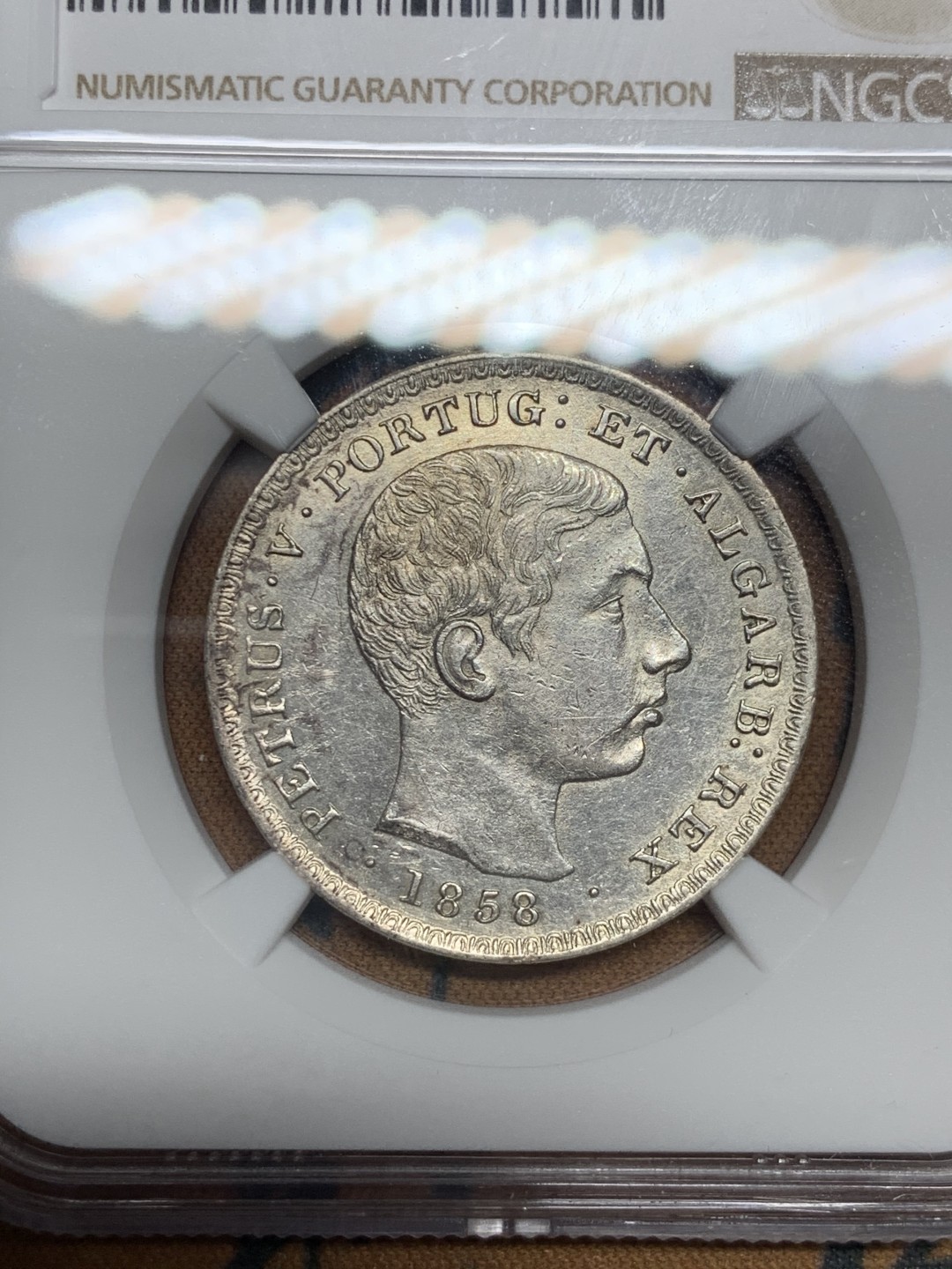 《竞宝斋》第34，35场-本周日，周一2场连拍（全场顺丰包邮） NGC AU 葡萄牙王国 1858年 500里斯 佩德罗五世银币 仅发行三年，因模具设计问题，大多磨损严重，稀缺品种，罕见好品