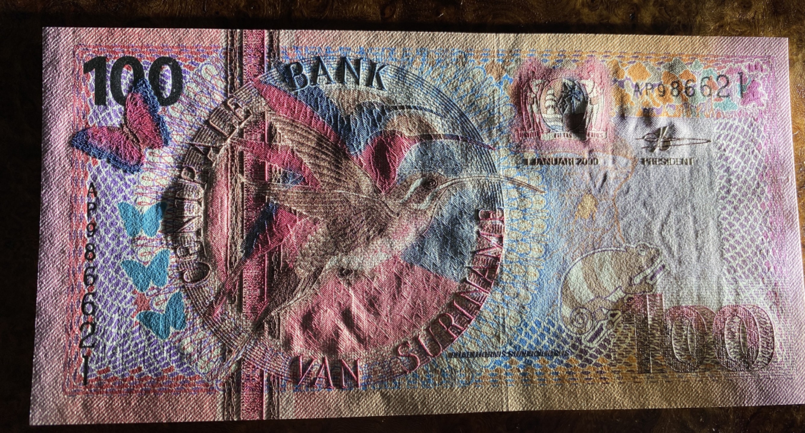 得物拍卖 Chase Auction  第2期 - -世界纸币精粹（二） 苏里南花鸟版小全套5张，全新UNC！雕刻绝对一流，双面凹印，凸凹感非常好！连小面值也双面雕刻的如此精致！值得收藏！
