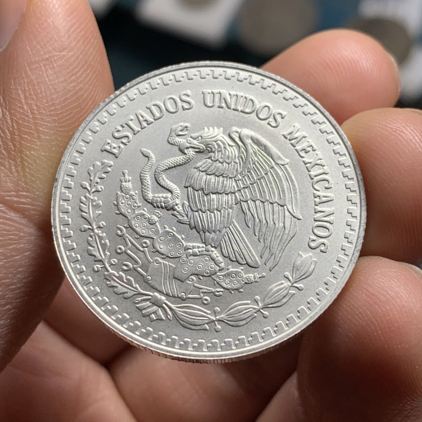 《竞宝斋》第34，35场-本周日，周一2场连拍（全场顺丰包邮） BU 墨西哥 2012年 1/2onza 1/2盎司投资银币，少见重量的投资银币，非常见的1盎司规格，卷拆高分品相，稀缺品种