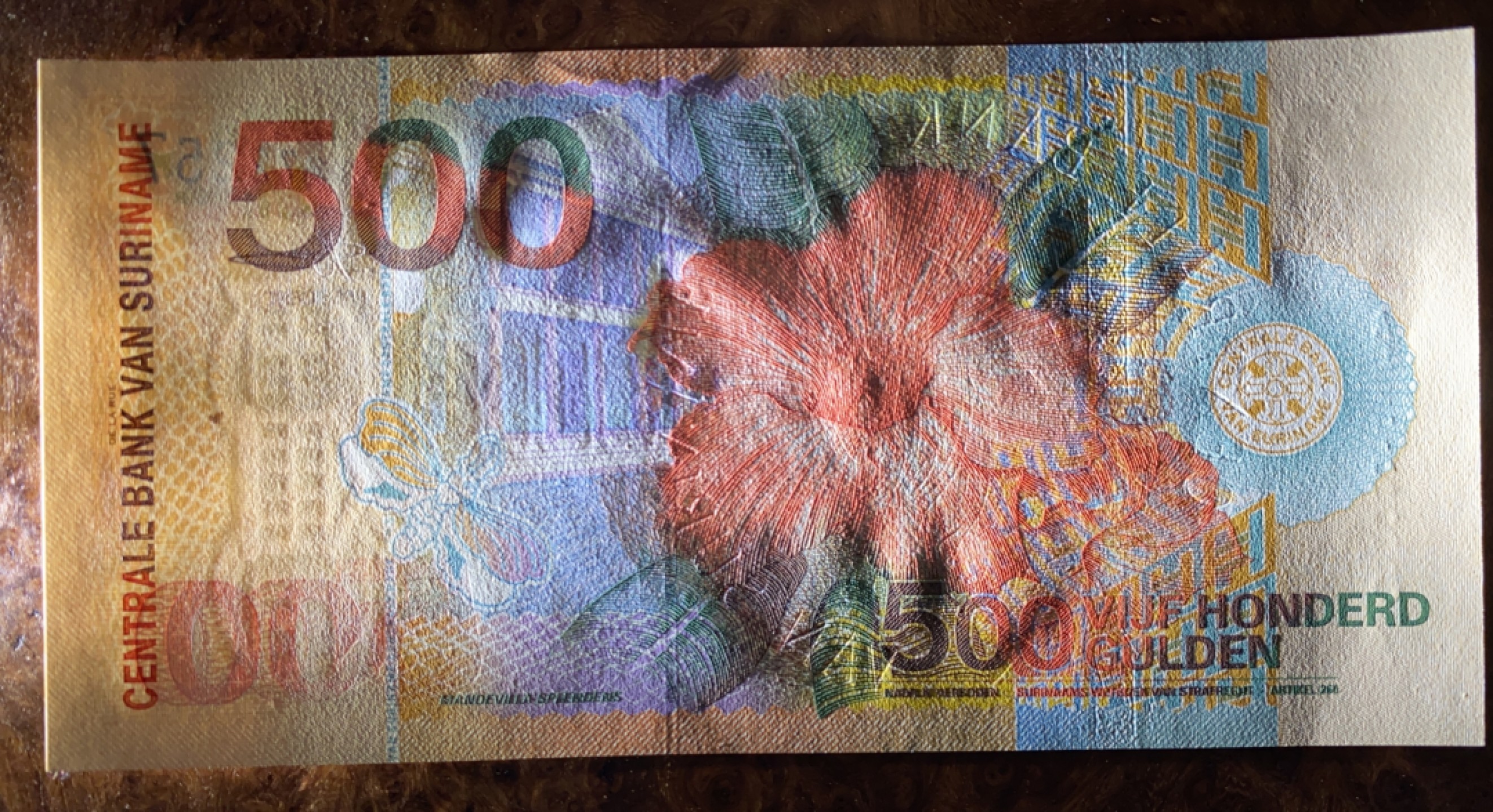 得物拍卖 Chase Auction  第2期 - -世界纸币精粹（二） 苏里南花鸟版小全套5张，全新UNC！雕刻绝对一流，双面凹印，凸凹感非常好！连小面值也双面雕刻的如此精致！值得收藏！