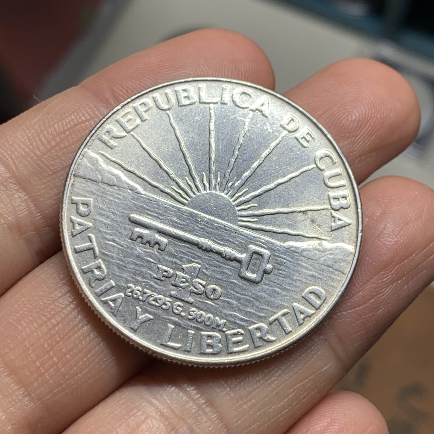 《竞宝斋》第34，35场-本周日，周一2场连拍（全场顺丰包邮） 古巴 1953年 1比索 古巴诗人何塞马蒂银币 底板不错，0.9银大银币，重量26.8g