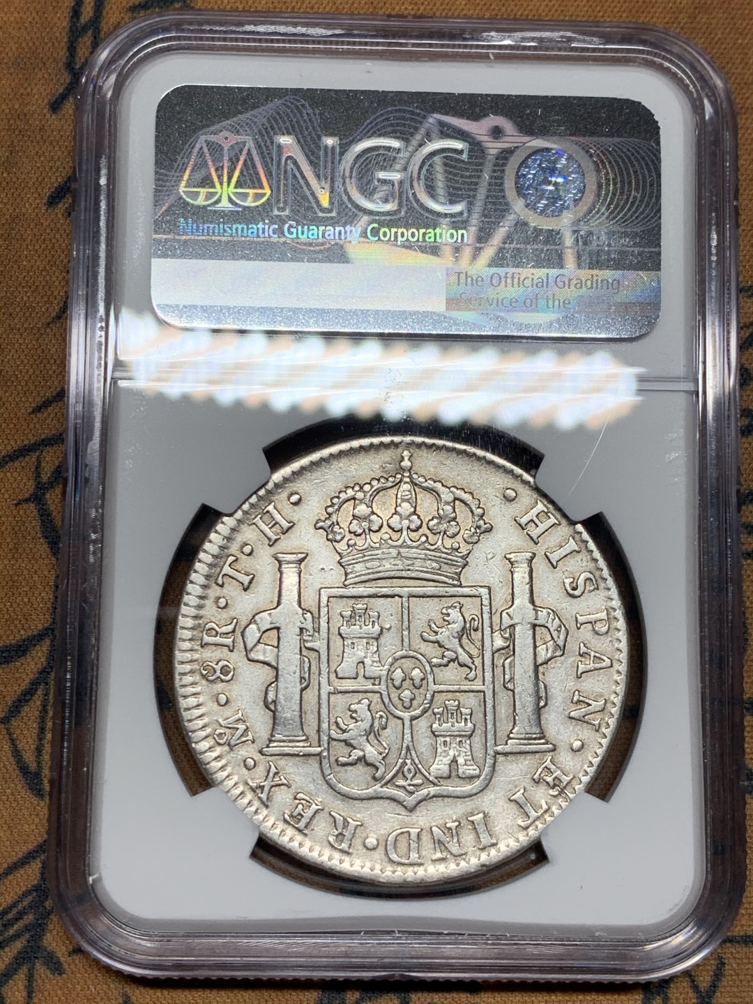 《竞宝斋》第34，35场-本周日，周一2场连拍（全场顺丰包邮） 骑字版 NGC 评级 墨西哥 1808/7年 卡四 8里亚尔 双柱银币