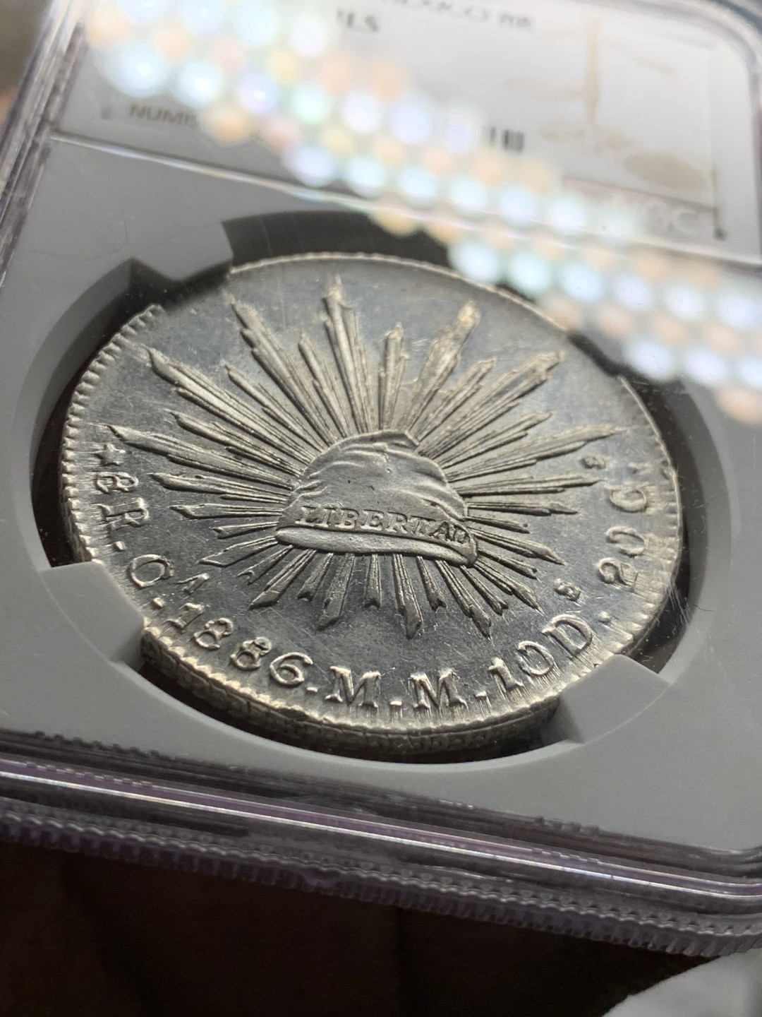 《竞宝斋》第34，35场-本周日，周一2场连拍（全场顺丰包邮） NGC-UNCD  1886 墨西哥鹰洋 8 里亚尔 奇瓦瓦厂   转光