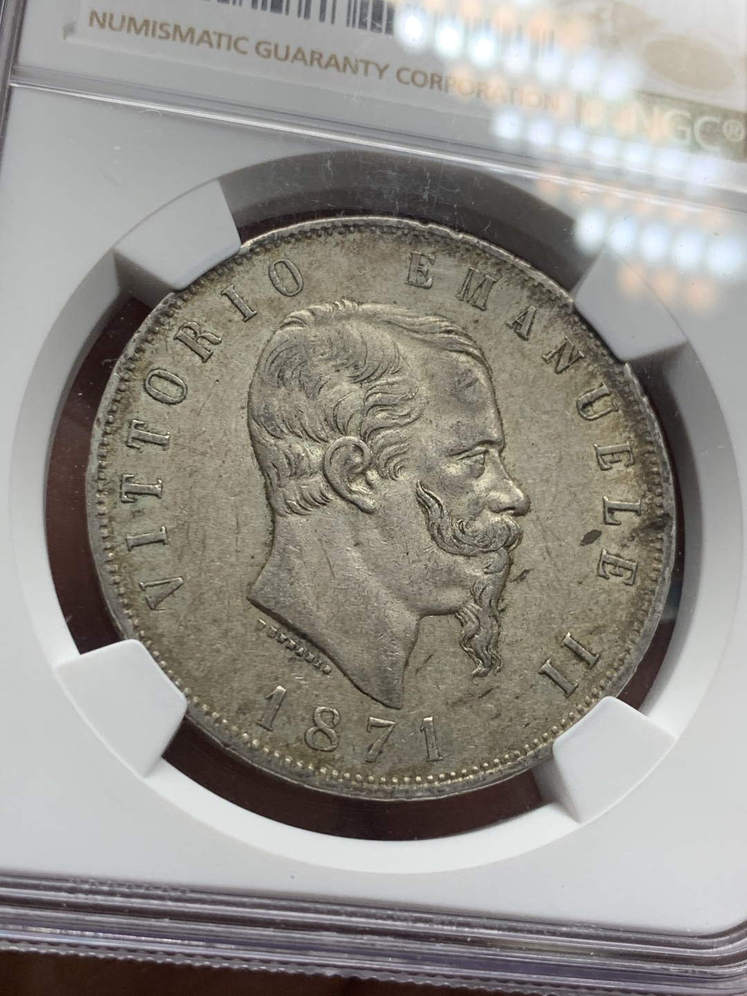 《竞宝斋》第34，35场-本周日，周一2场连拍（全场顺丰包邮） NGC-UNC 意大利 1871年 艾曼纽尔二世 5里拉 大银币 能出分就是两千块的东西 可惜啦