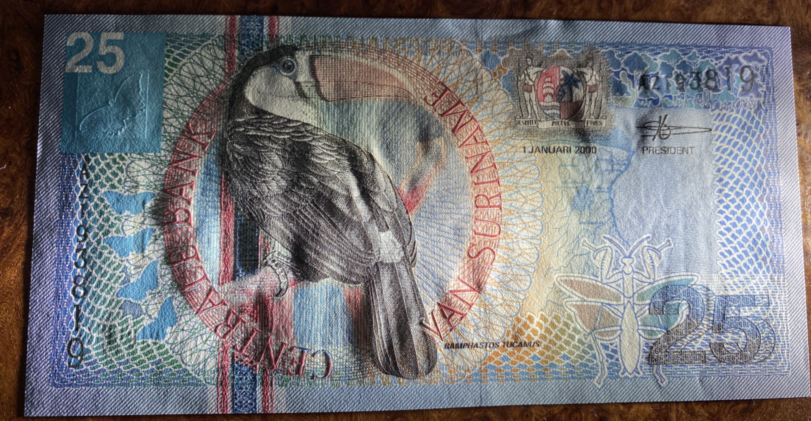 得物拍卖 Chase Auction  第2期 - -世界纸币精粹（二） 苏里南花鸟版小全套5张，全新UNC！雕刻绝对一流，双面凹印，凸凹感非常好！连小面值也双面雕刻的如此精致！值得收藏！