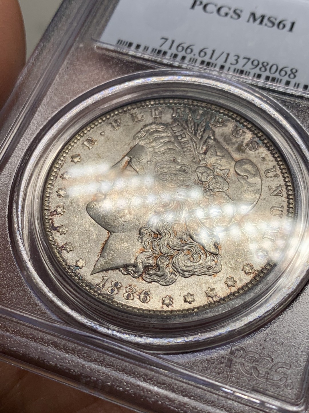 《竞宝斋》第34，35场-本周日，周一2场连拍（全场顺丰包邮） PCGS-MS61 美国 1886 年 摩根银币 不多的年份，老盒低评 淡彩包浆