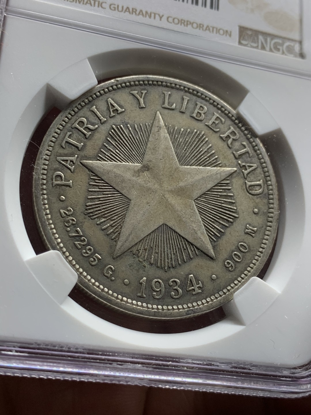 《竞宝斋》第34，35场-本周日，周一2场连拍（全场顺丰包邮） NGC-AU55 古巴1934年 大五星 1比索 银币 原味好品 出分难