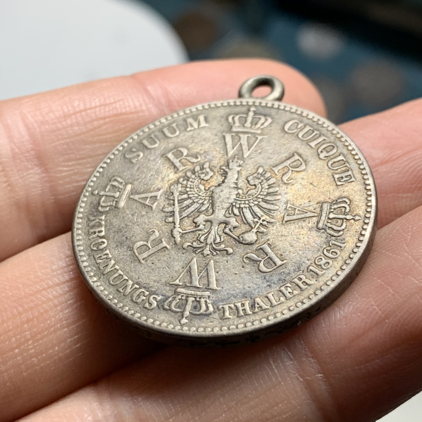 《竞宝斋》第34，35场-本周日，周一2场连拍（全场顺丰包邮） 德国普鲁士1861年登基泰勒 原味 大银币 有吊坠