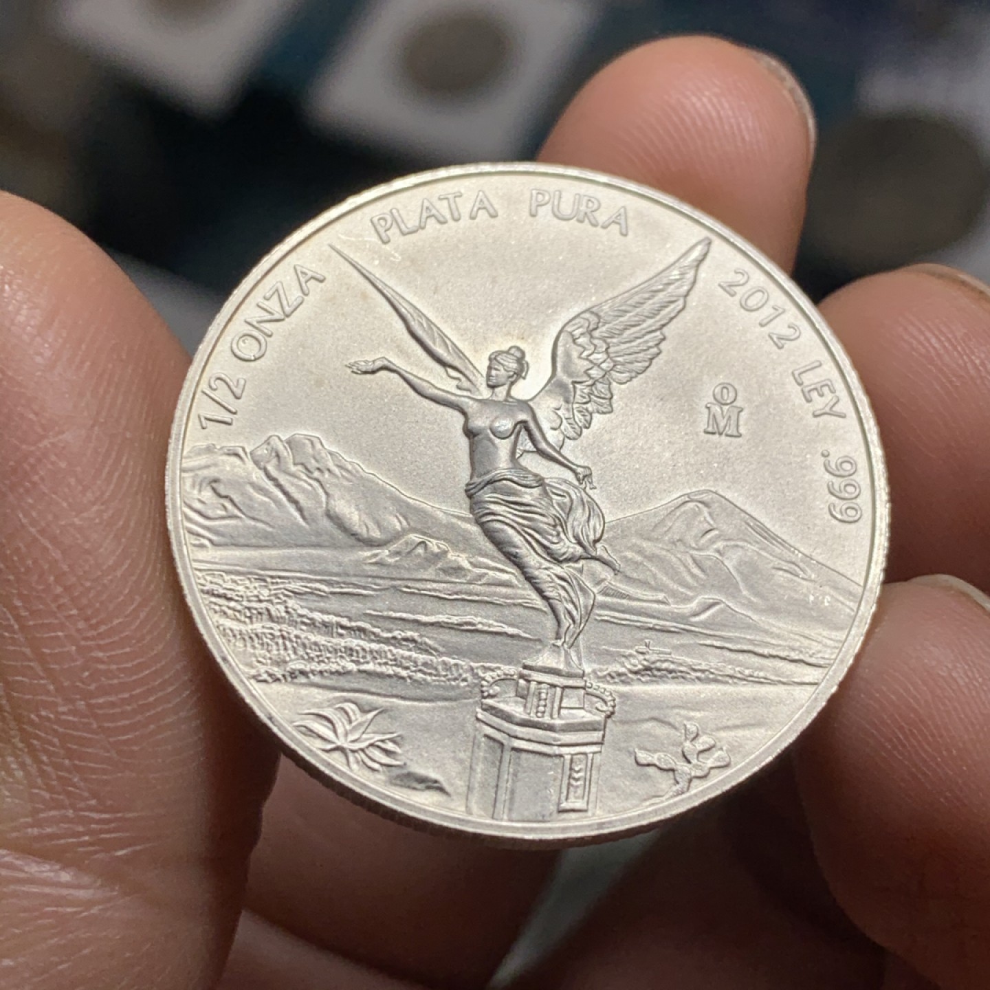 《竞宝斋》第34，35场-本周日，周一2场连拍（全场顺丰包邮） BU 墨西哥 2012年 1/2onza 1/2盎司投资银币，少见重量的投资银币，非常见的1盎司规格，卷拆高分品相，稀缺品种