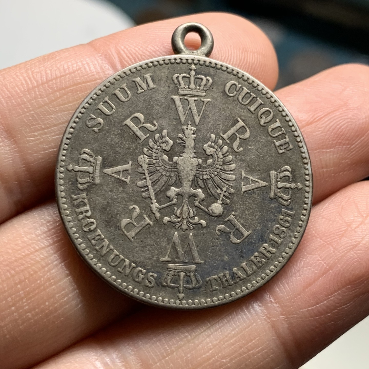 《竞宝斋》第34，35场-本周日，周一2场连拍（全场顺丰包邮） 德国普鲁士1861年登基泰勒 原味 大银币 有吊坠