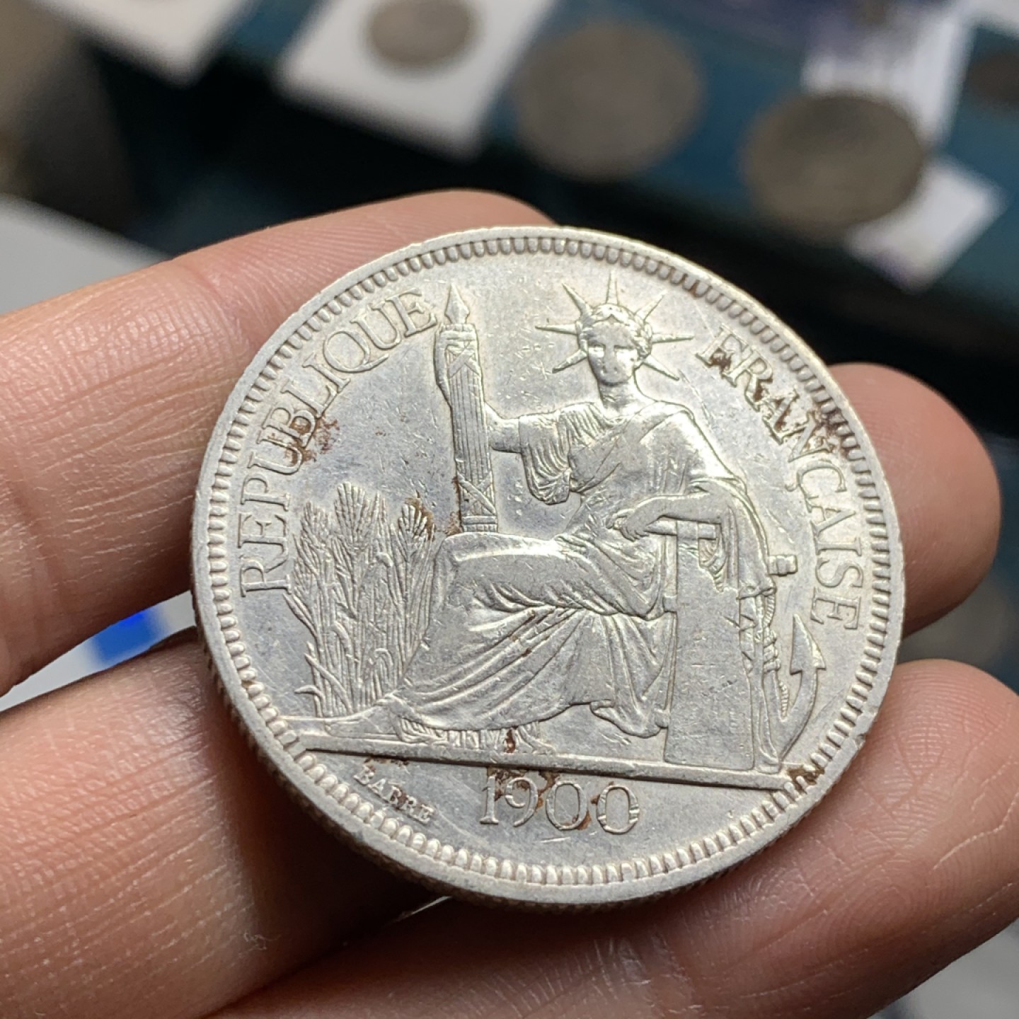 《竞宝斋》第34，35场-本周日，周一2场连拍（全场顺丰包邮） 法属印度支那1900年 坐洋1元 大银币