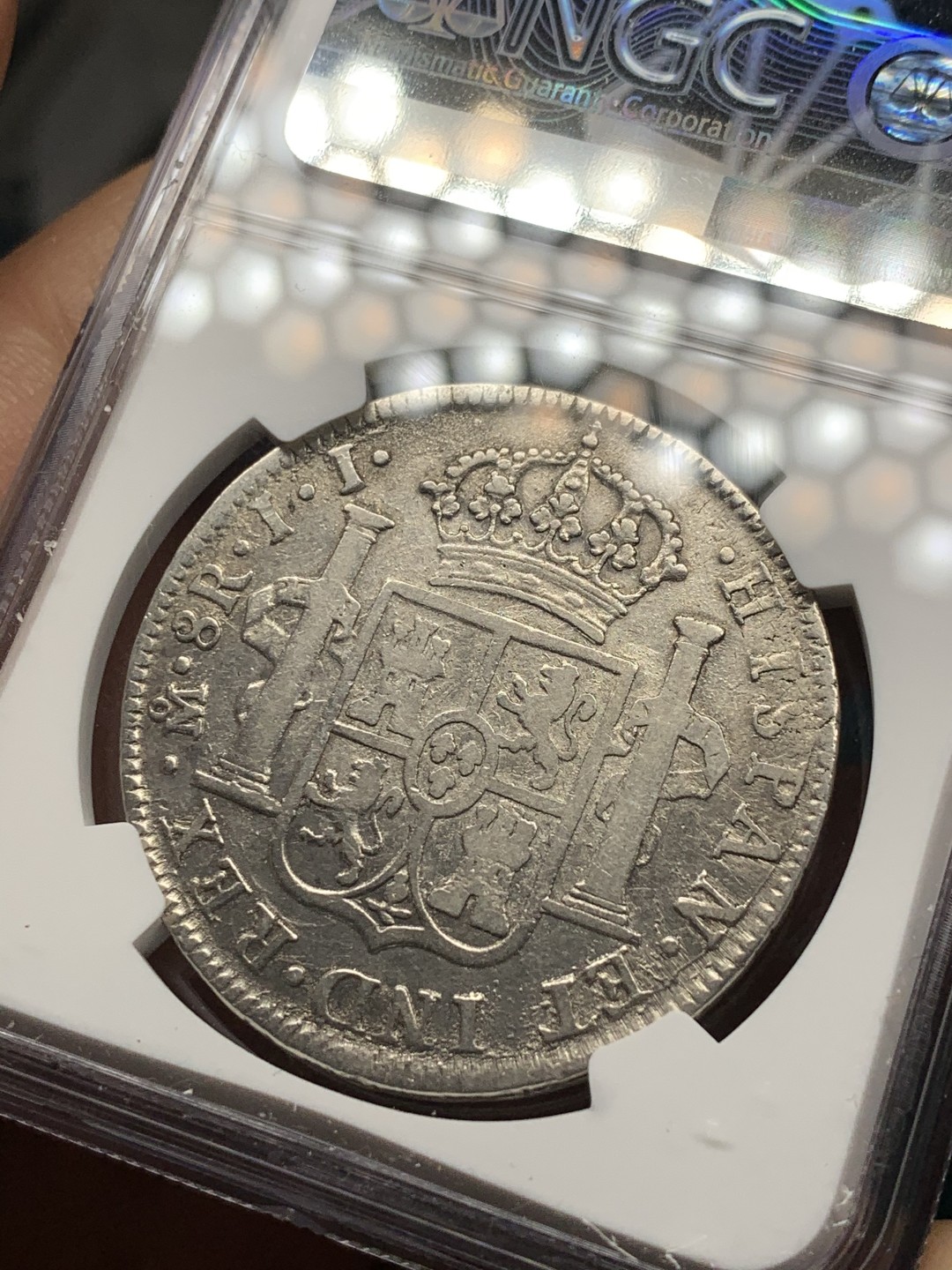 《竞宝斋》第34，35场-本周日，周一2场连拍（全场顺丰包邮） NGC 评级 墨西哥 1818年 费七 8里亚尔 双柱银币