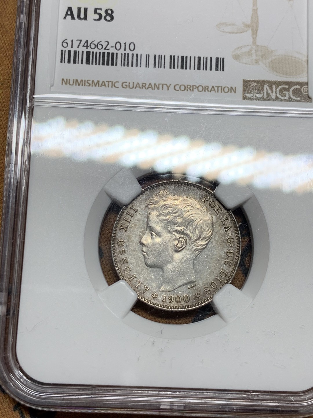 《竞宝斋》第34，35场-本周日，周一2场连拍（全场顺丰包邮） NGC-AU58 西班牙 1900年 阿方索十三世 1比塞塔双柱 小面值有这品相已经很难得了