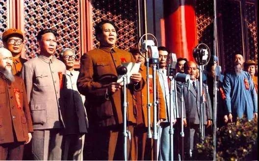 得物拍卖 Chase Auction  第2期 - -世界纸币精粹（二） 50周年建国钞一张，国评！红灯笼荧光！正面为开国大典场景等，背面铜狮，华表，地球，和平鸽等！