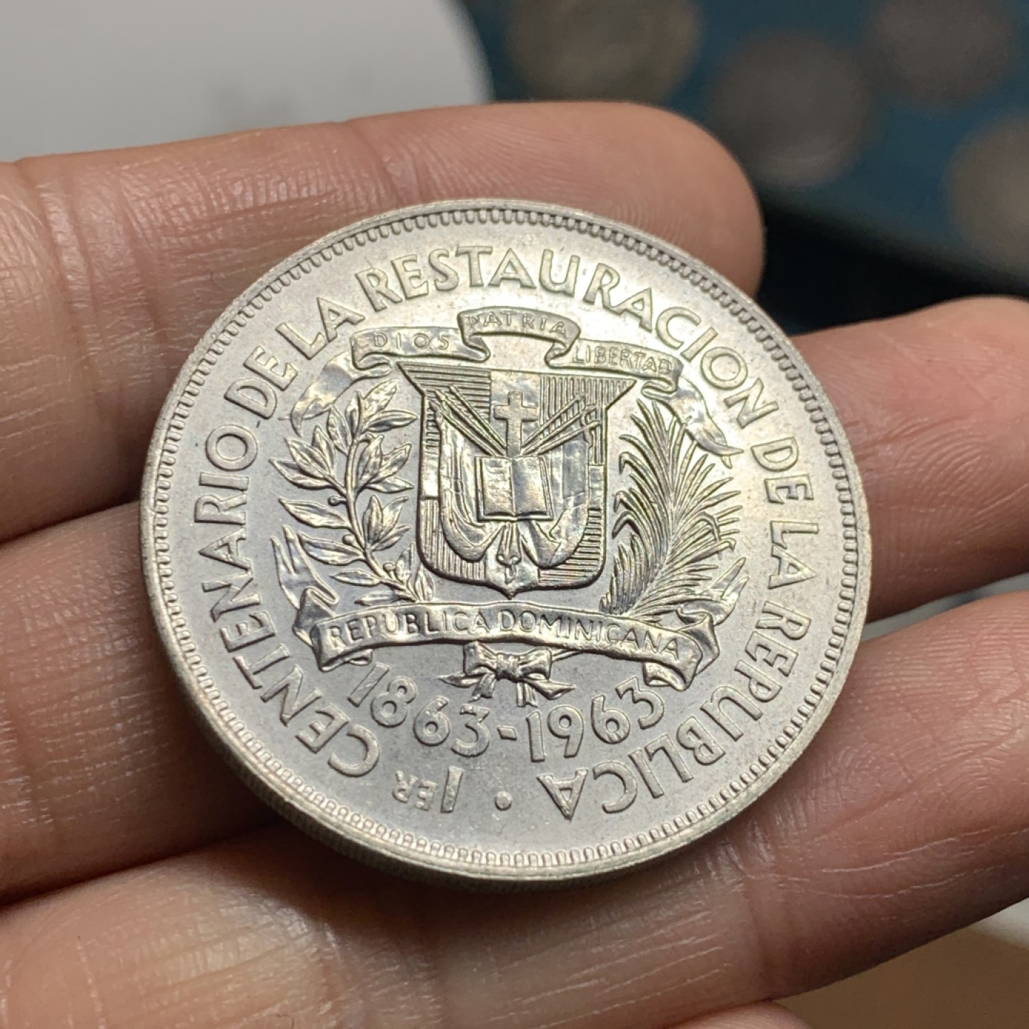 《竞宝斋》第34，35场-本周日，周一2场连拍（全场顺丰包邮） 多米尼加1963年 百年纪念 1比索 大银币 原光好品