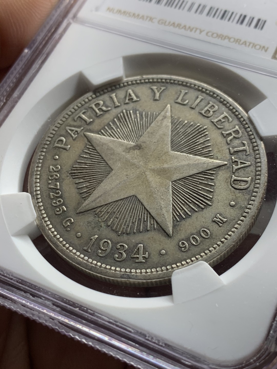 《竞宝斋》第34，35场-本周日，周一2场连拍（全场顺丰包邮） NGC-AU55 古巴1934年 大五星 1比索 银币 原味好品 出分难