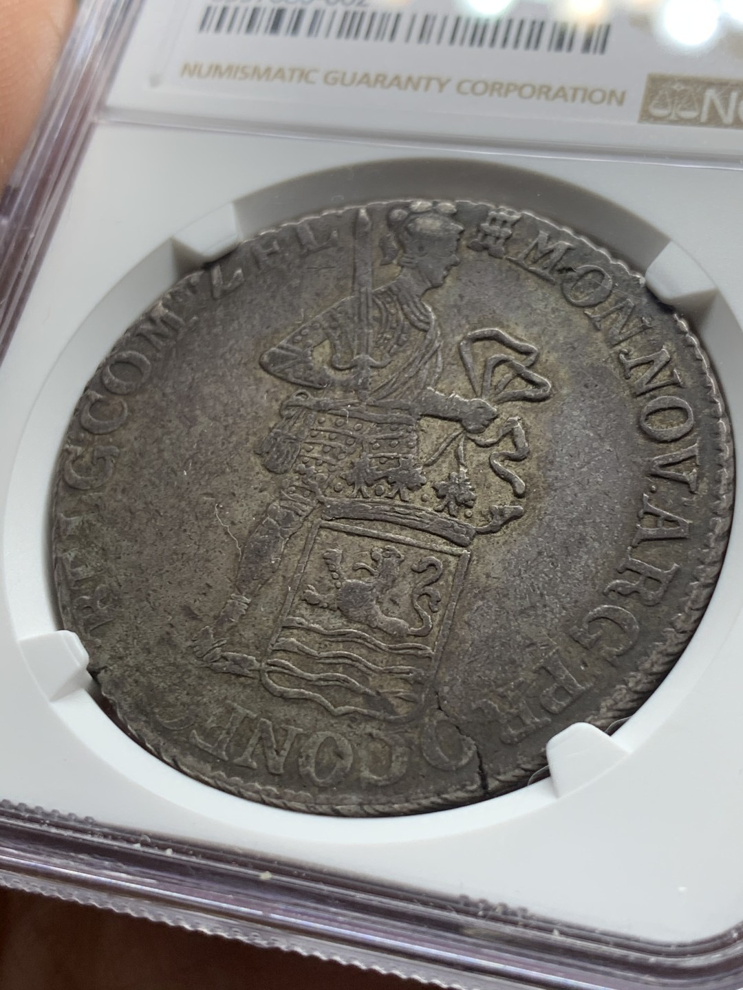 《竞宝斋》第34，35场-本周日，周一2场连拍（全场顺丰包邮） NGC-VF35 荷兰 1793年泽兰省 武士持剑 杜卡特大银币 原味老包浆 币有弱打分给低了 个人看45差不多