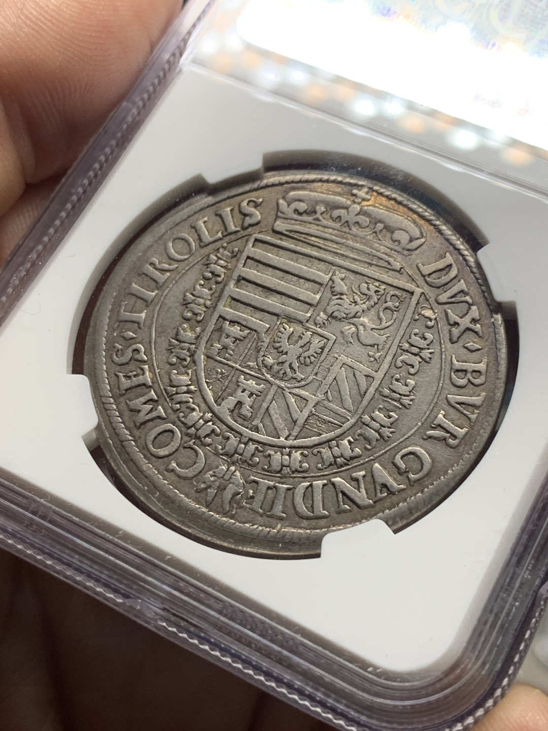 《竞宝斋》第34，35场-本周日，周一2场连拍（全场顺丰包邮） NGC-AU53 奥地利 1564-95年 费迪南大公 1泰勒 大银币 一流的味道 这包浆真的是太舒服了