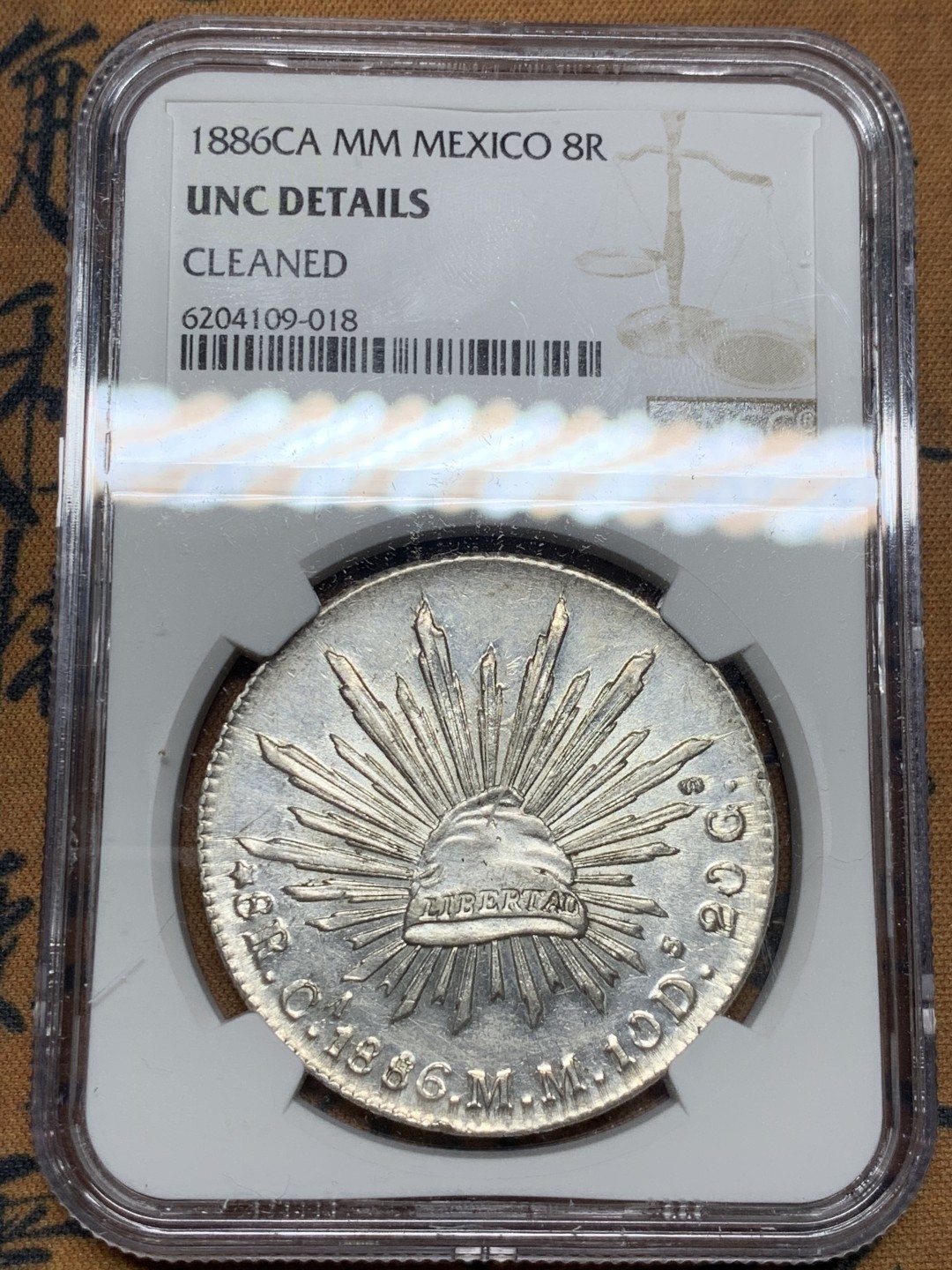 《竞宝斋》第34，35场-本周日，周一2场连拍（全场顺丰包邮） NGC-UNCD  1886 墨西哥鹰洋 8 里亚尔 奇瓦瓦厂   转光