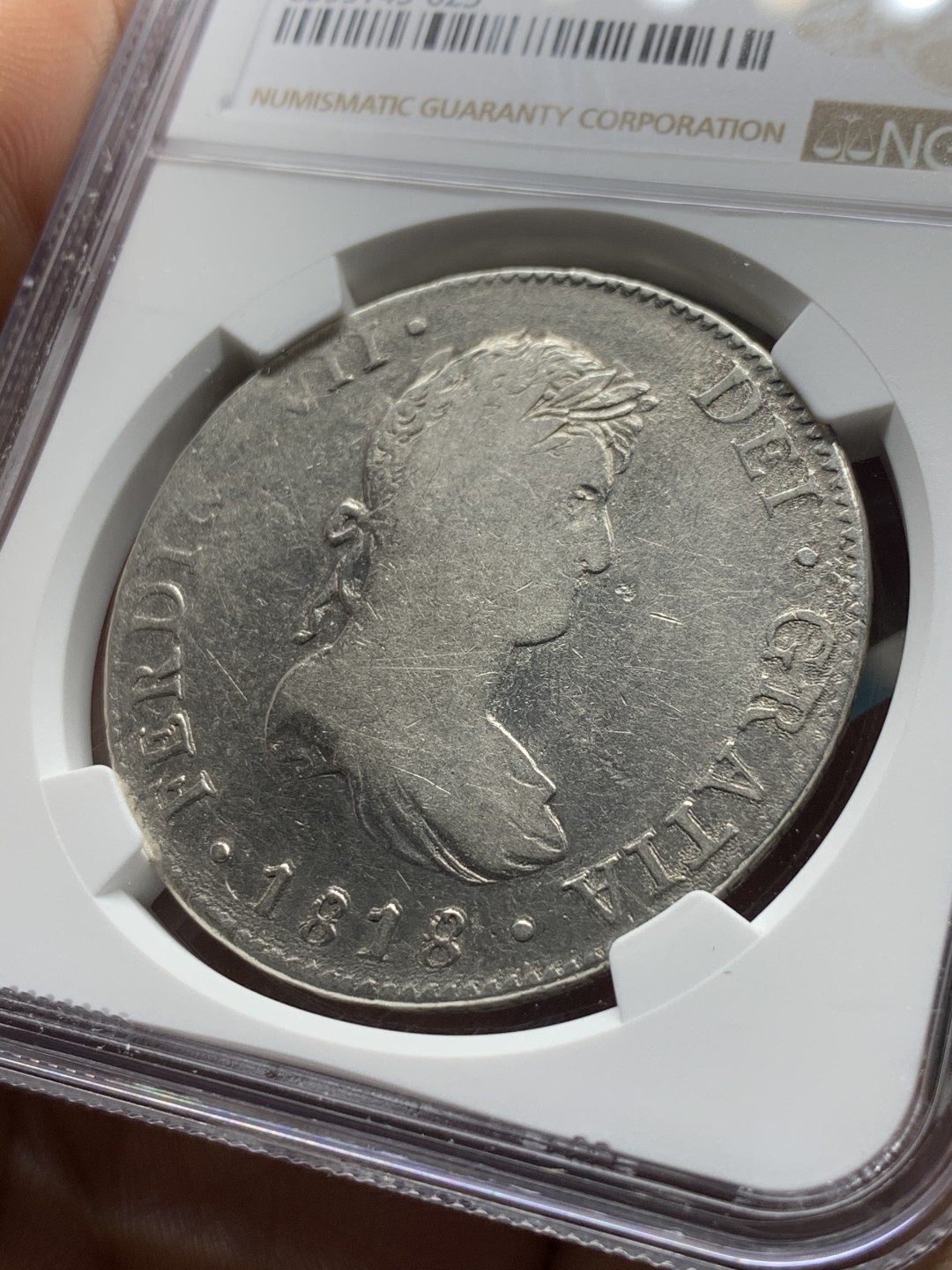 《竞宝斋》第34，35场-本周日，周一2场连拍（全场顺丰包邮） NGC 评级 墨西哥 1818年 费七 8里亚尔 双柱银币