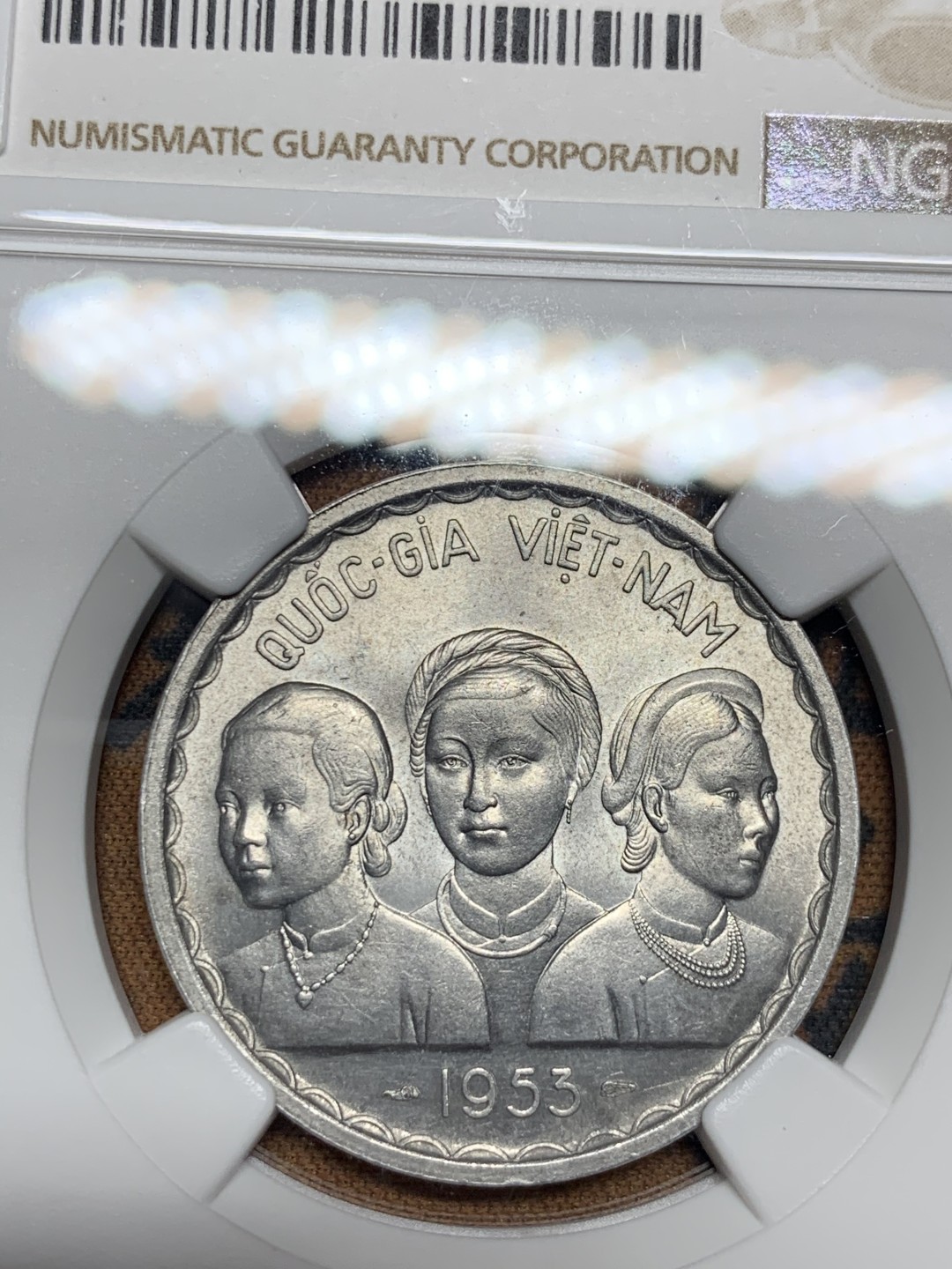 《竞宝斋》第34，35场-本周日，周一2场连拍（全场顺丰包邮） NGC MS65 越南1953年双龙50苏铝币